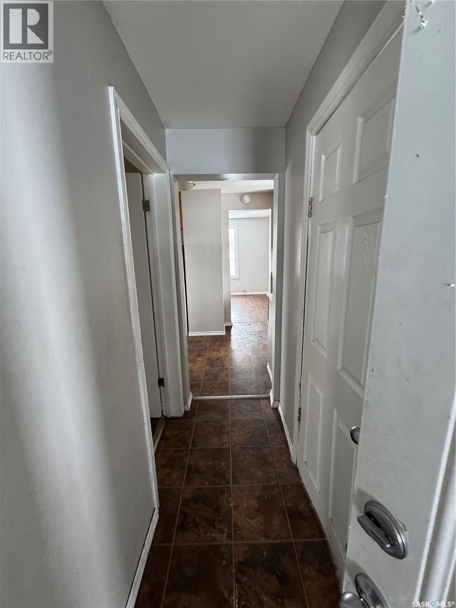 948 Garnet Street, Regina, Saskatchewan  S4T 2X5 - Photo 8 - SK030946