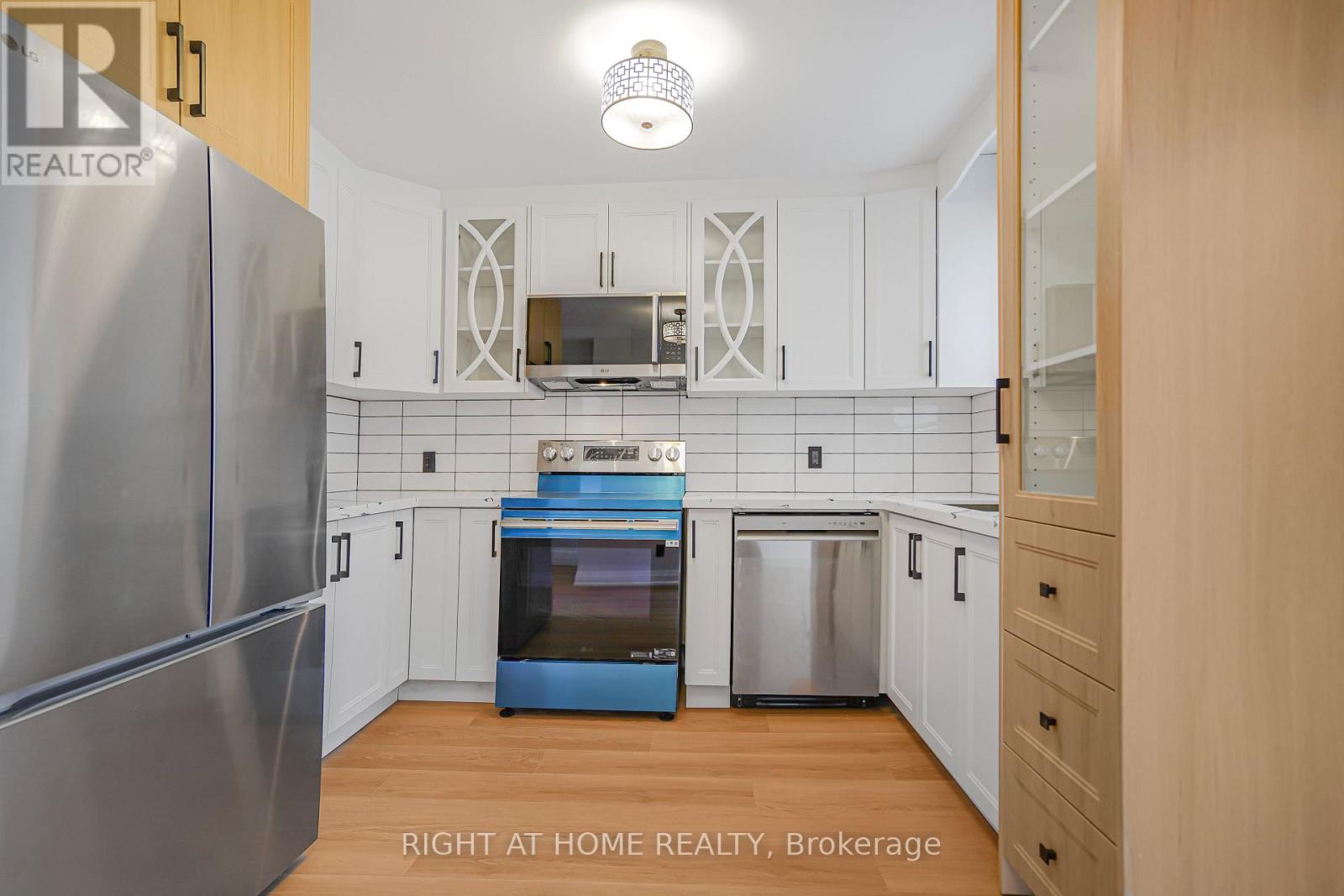 155 Avondale Street, Hamilton, Ontario  L8L 7C1 - Photo 4 - X12904766