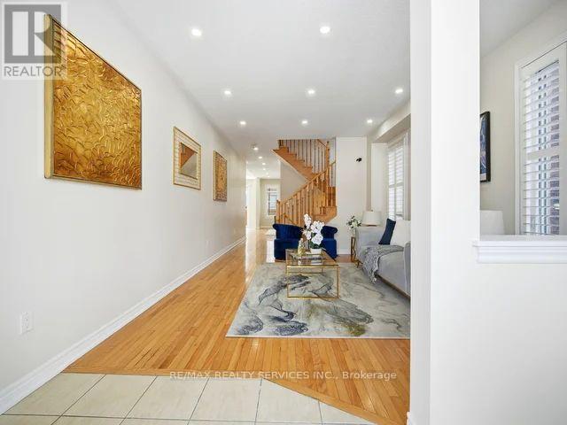 61 Vezna Crescent, Brampton, Ontario  L6X 5K5 - Photo 4 - W12785504