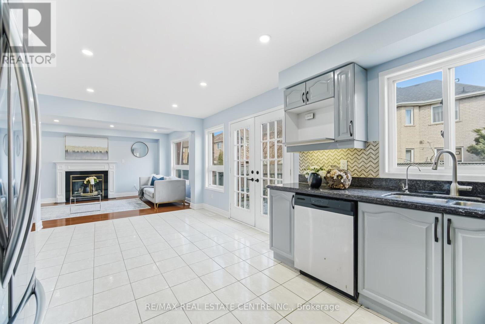 15 Heatherdale Drive, Brampton, Ontario  L7A 2H6 - Photo 14 - W12869482