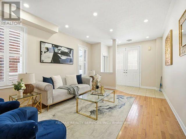 61 Vezna Crescent, Brampton, Ontario  L6X 5K5 - Photo 3 - W12785504