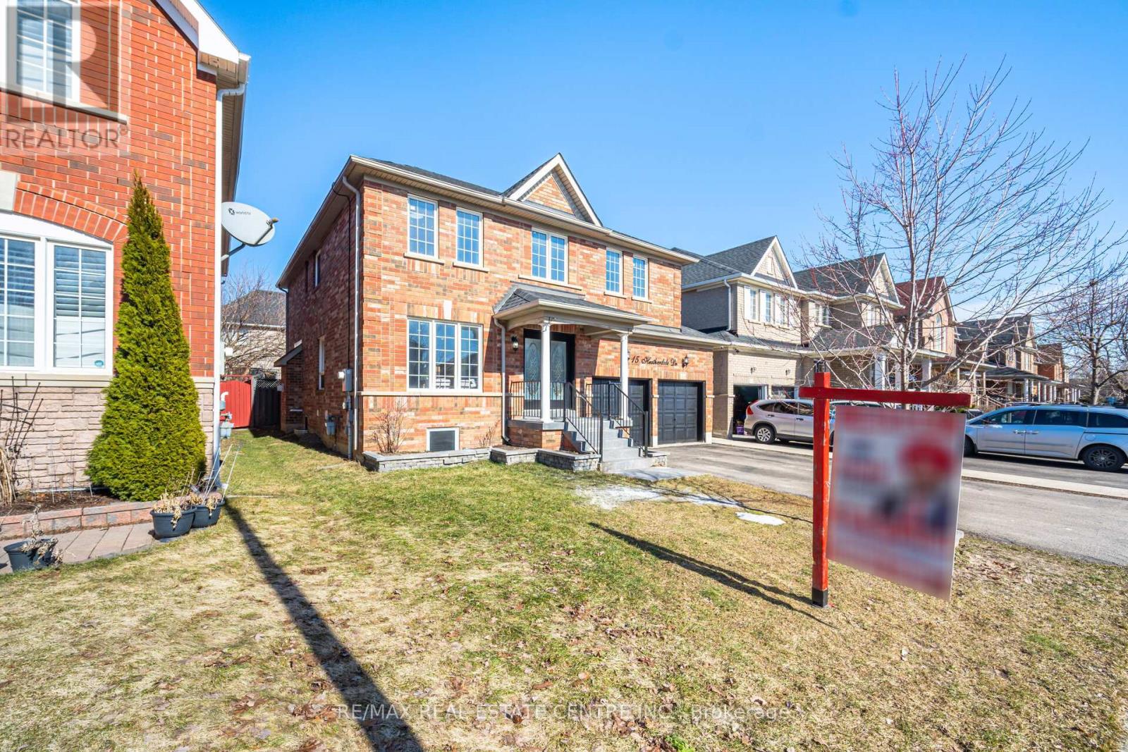 15 Heatherdale Drive, Brampton, Ontario  L7A 2H6 - Photo 2 - W12869482