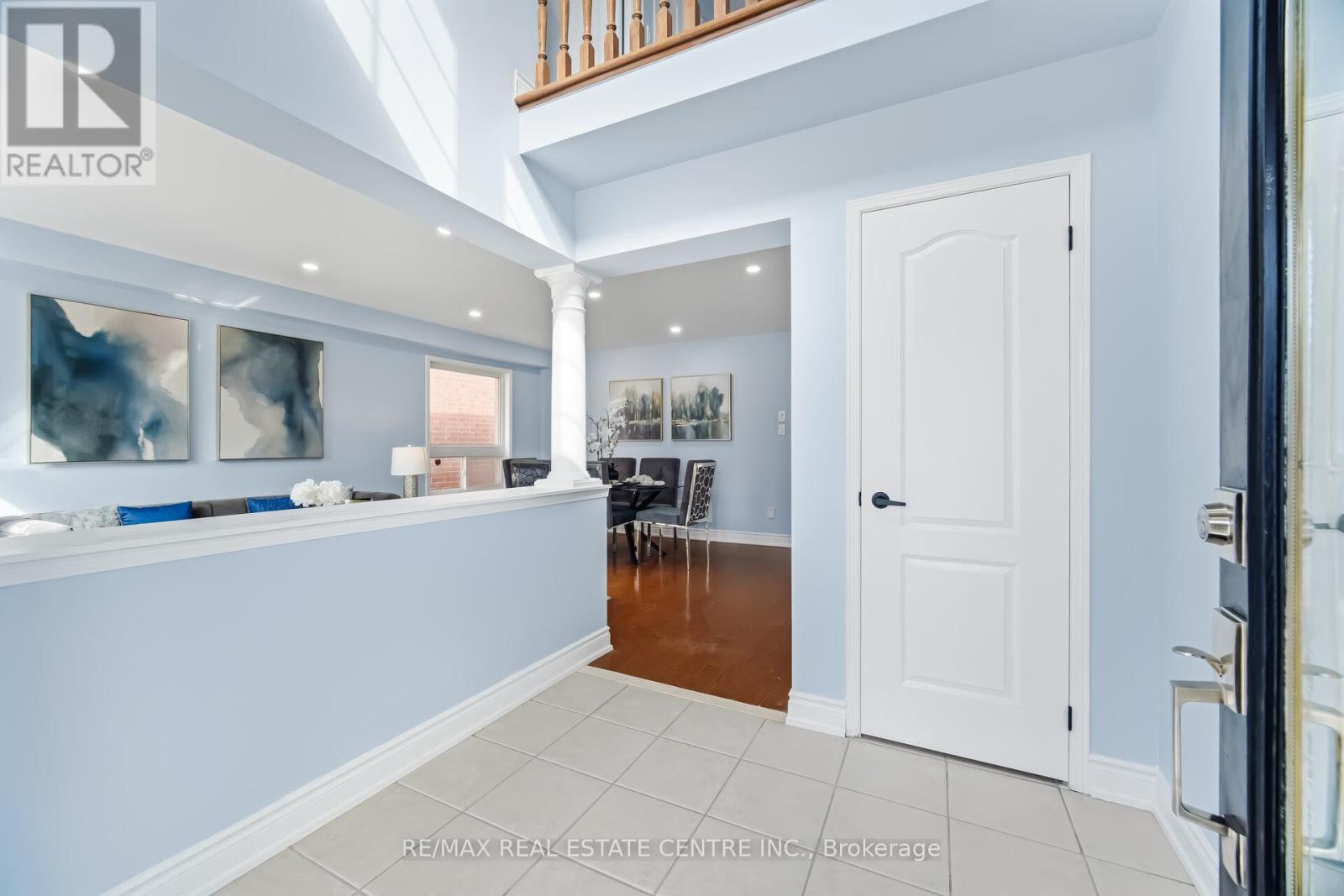 15 Heatherdale Drive, Brampton, Ontario  L7A 2H6 - Photo 3 - W12869482