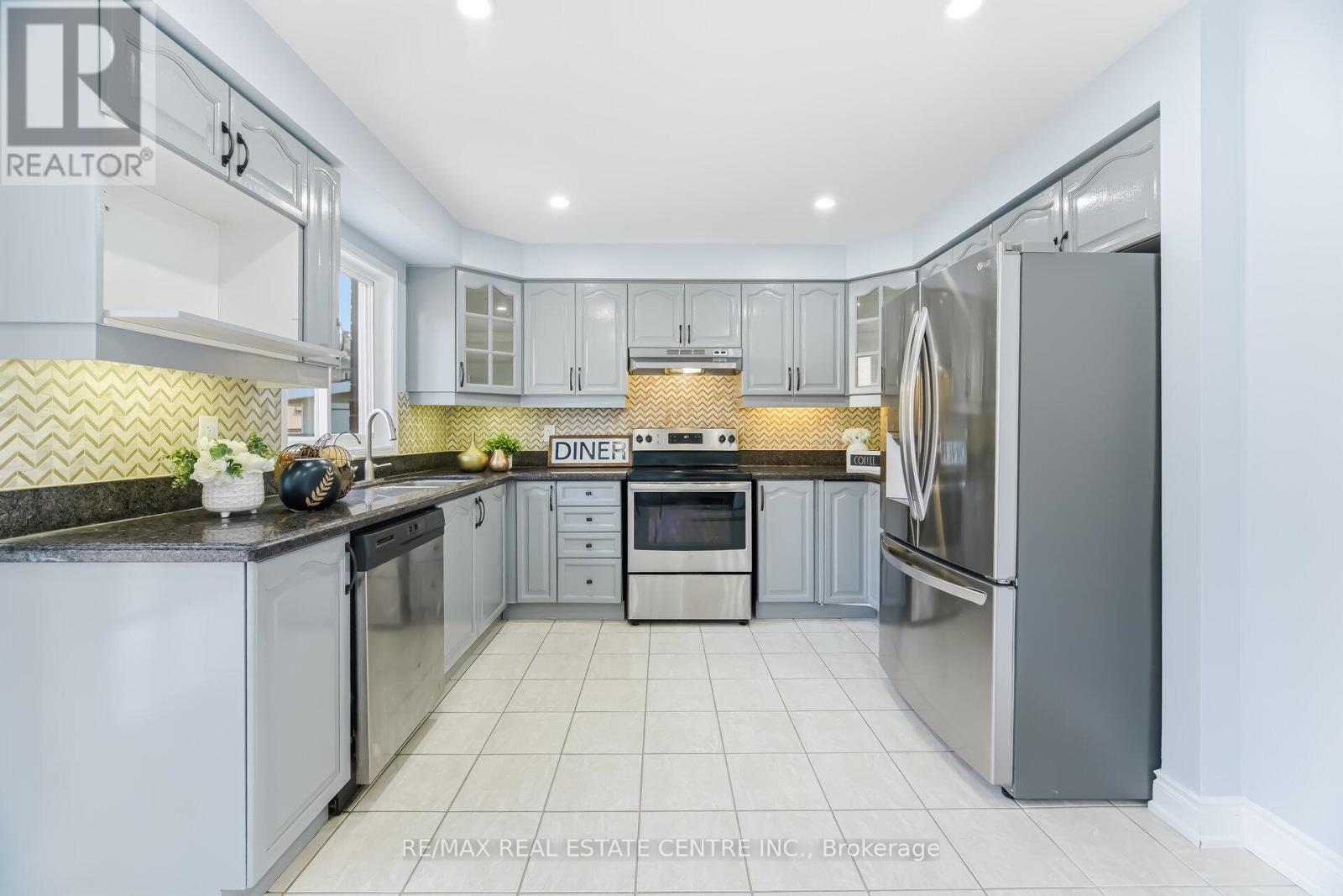 15 Heatherdale Drive, Brampton, Ontario  L7A 2H6 - Photo 12 - W12869482