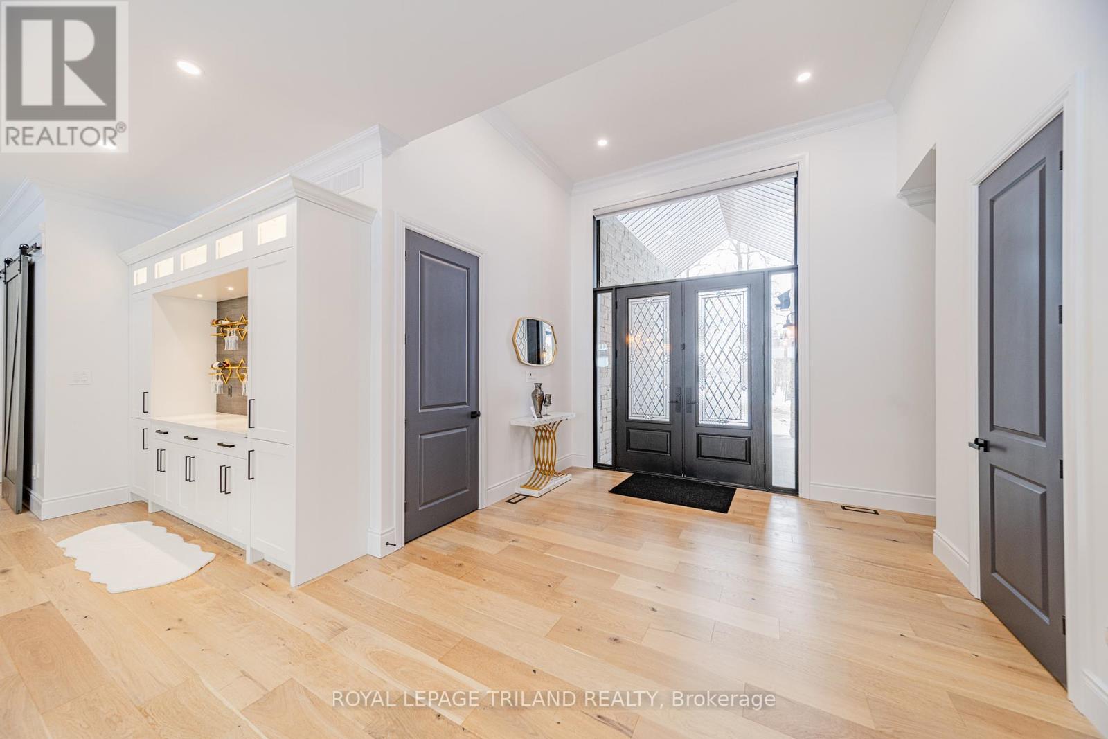 10175 Merrywood Drive, Lambton Shores, Ontario  N0M 1T0 - Photo 11 - X12904892