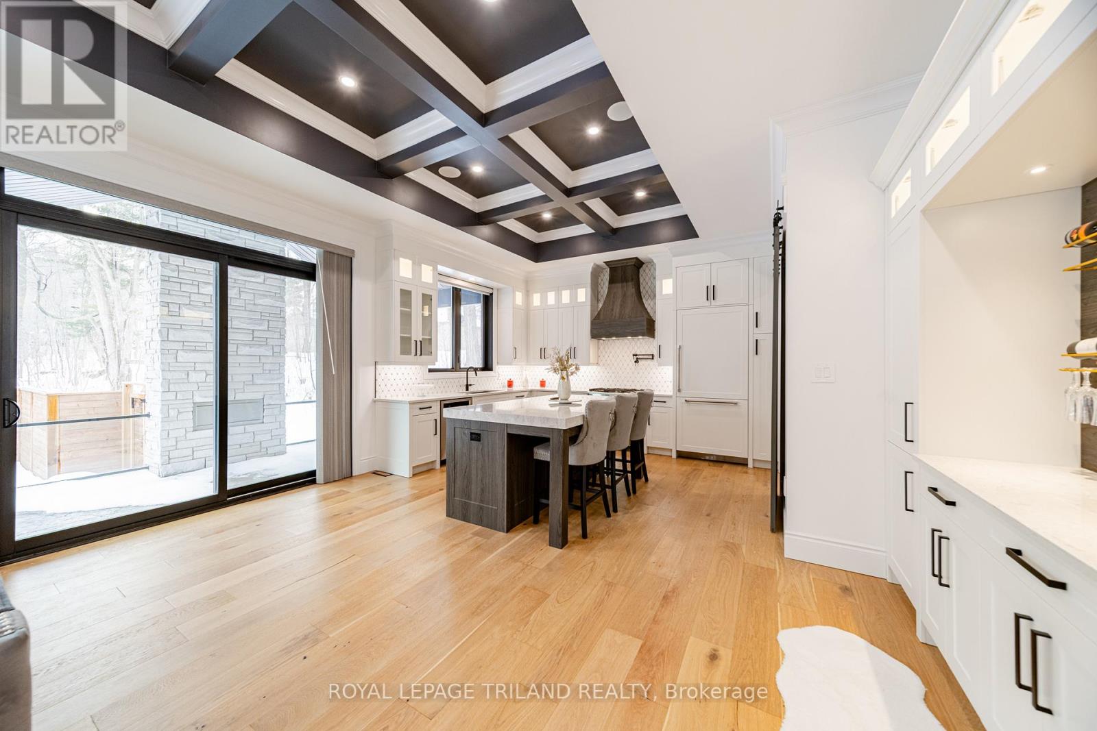 10175 Merrywood Drive, Lambton Shores, Ontario  N0M 1T0 - Photo 14 - X12904892