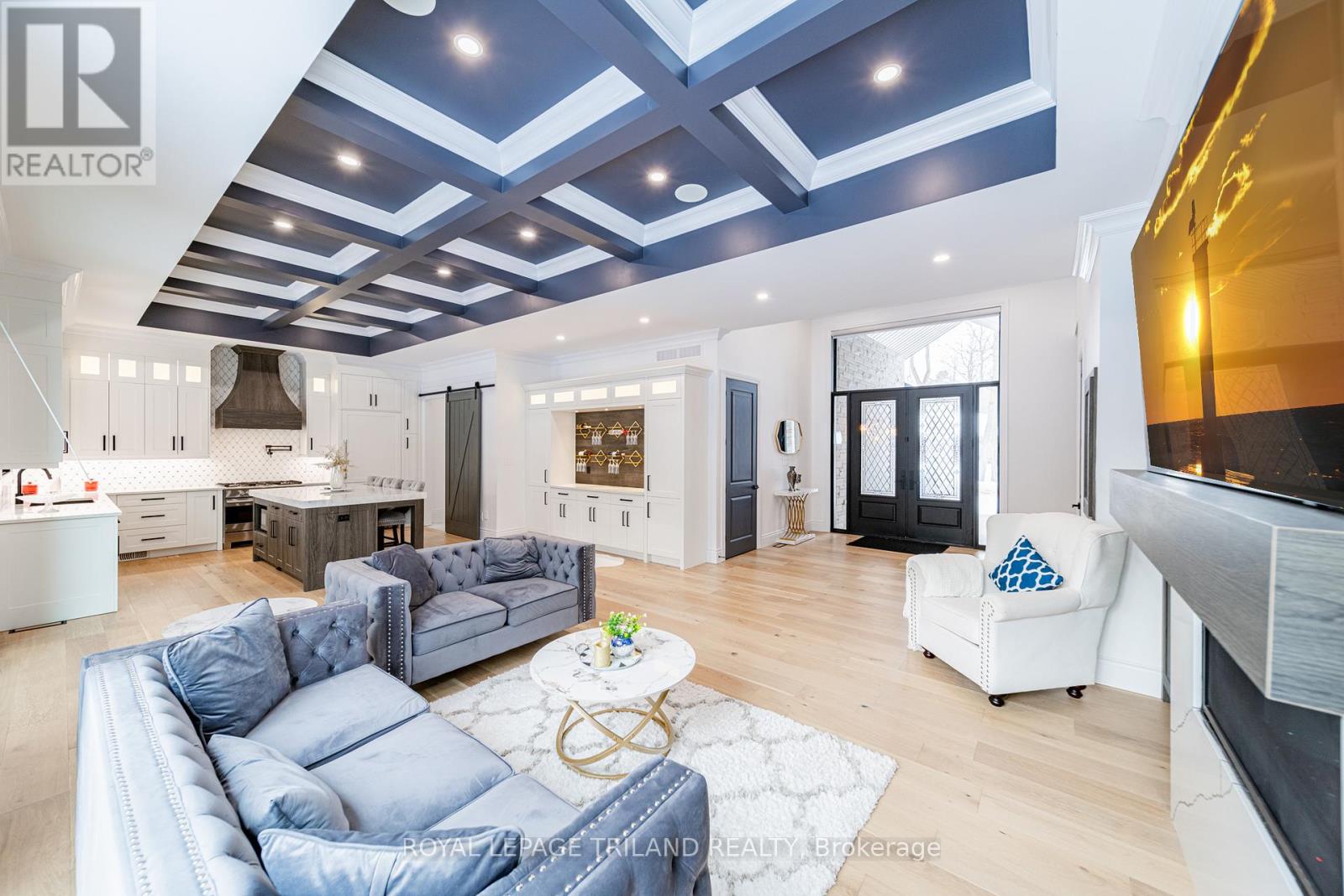 10175 Merrywood Drive, Lambton Shores, Ontario  N0M 1T0 - Photo 16 - X12904892