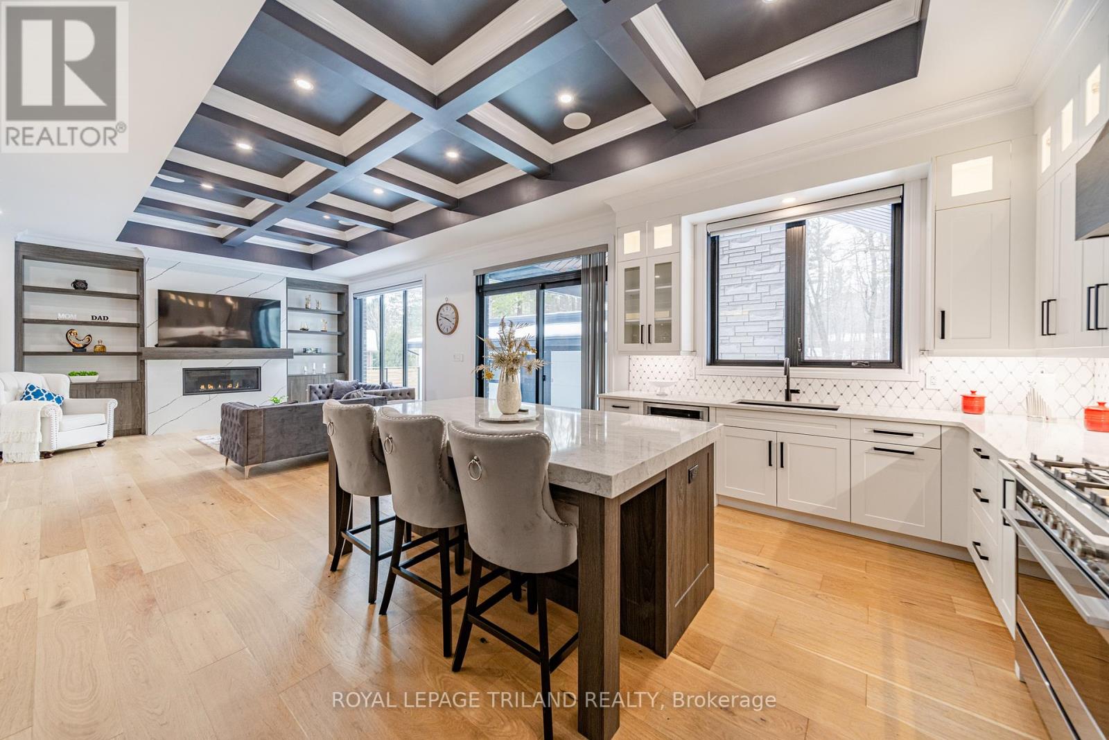 10175 Merrywood Drive, Lambton Shores, Ontario  N0M 1T0 - Photo 2 - X12904892