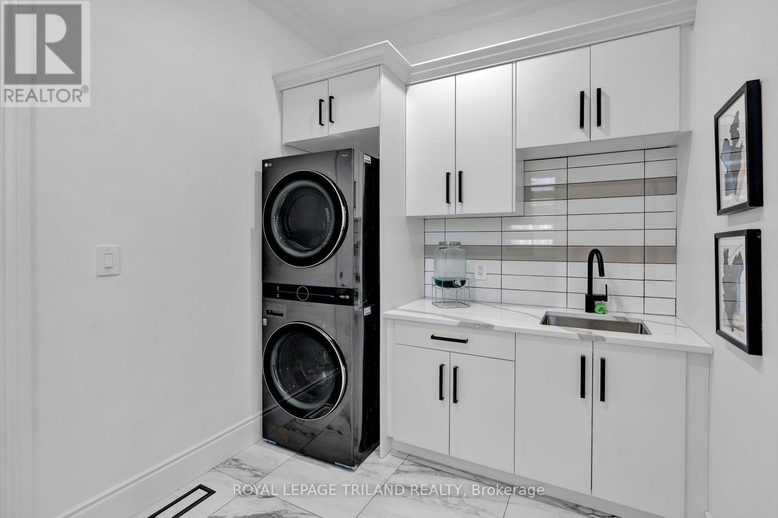 10175 Merrywood Drive, Lambton Shores, Ontario  N0M 1T0 - Photo 28 - X12904892