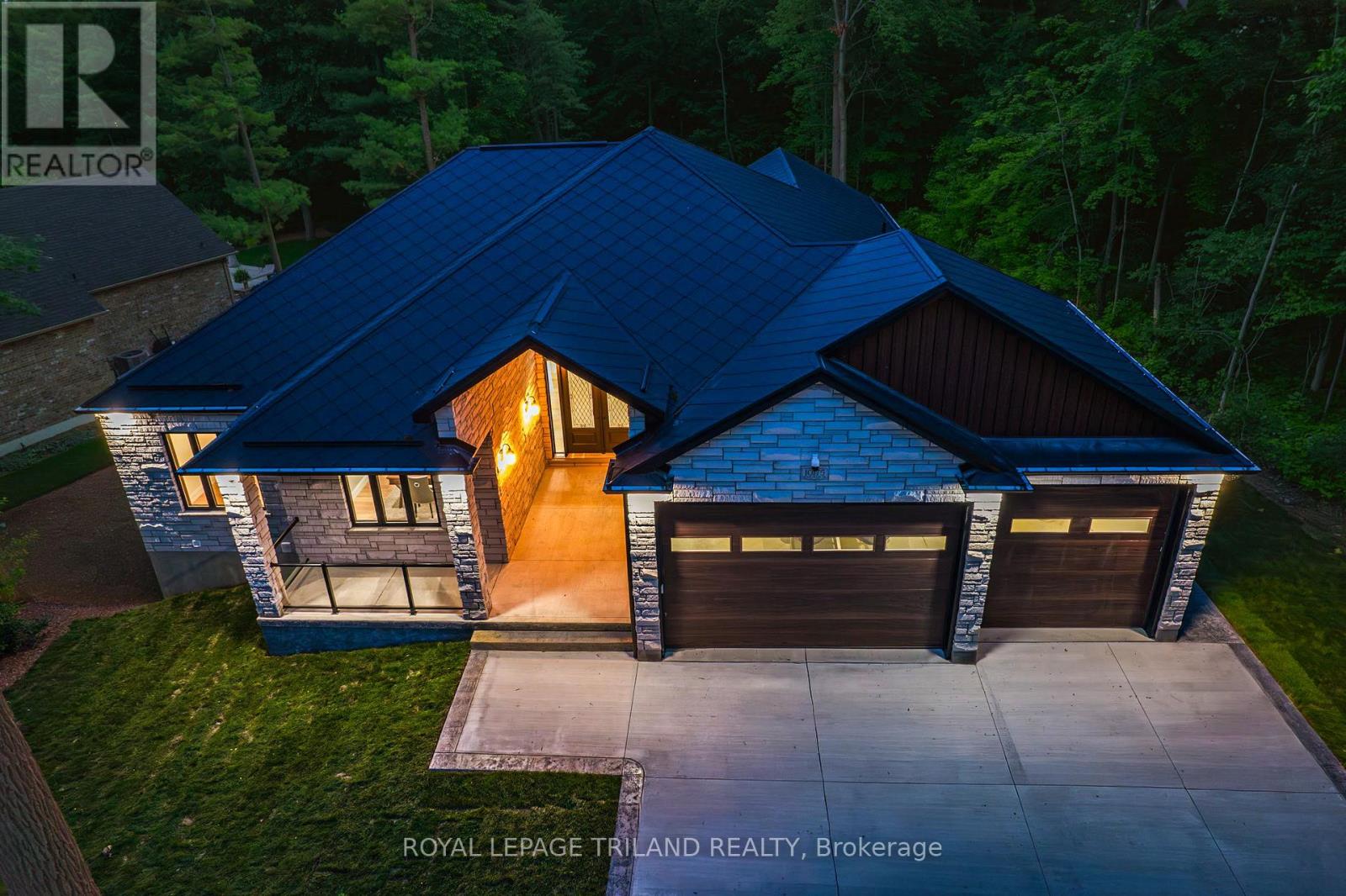 10175 Merrywood Drive, Lambton Shores, Ontario  N0M 1T0 - Photo 8 - X12904892