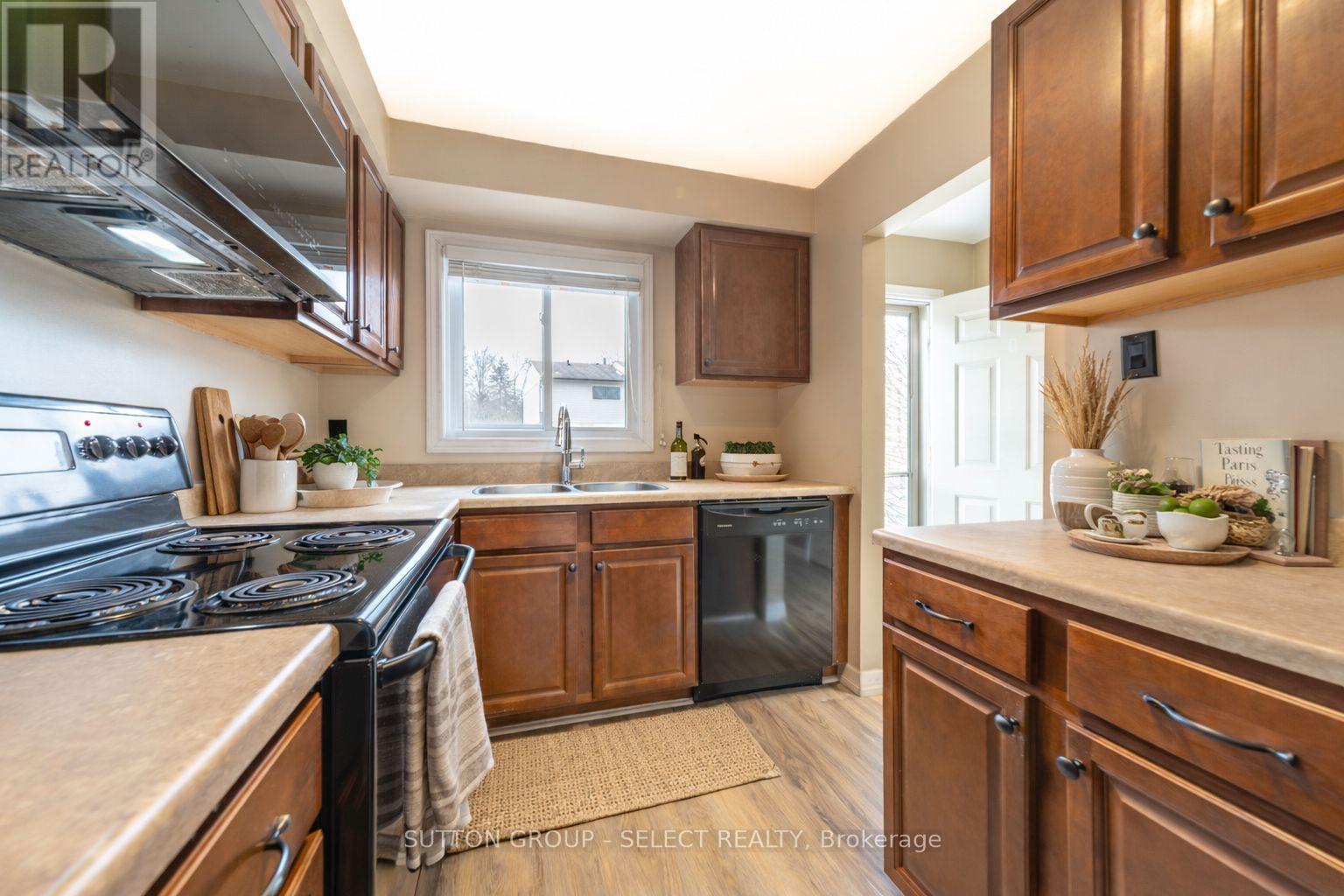 88 - 1328 Commissioners Road W, London South, Ontario  N6K 2Y6 - Photo 4 - X12904926