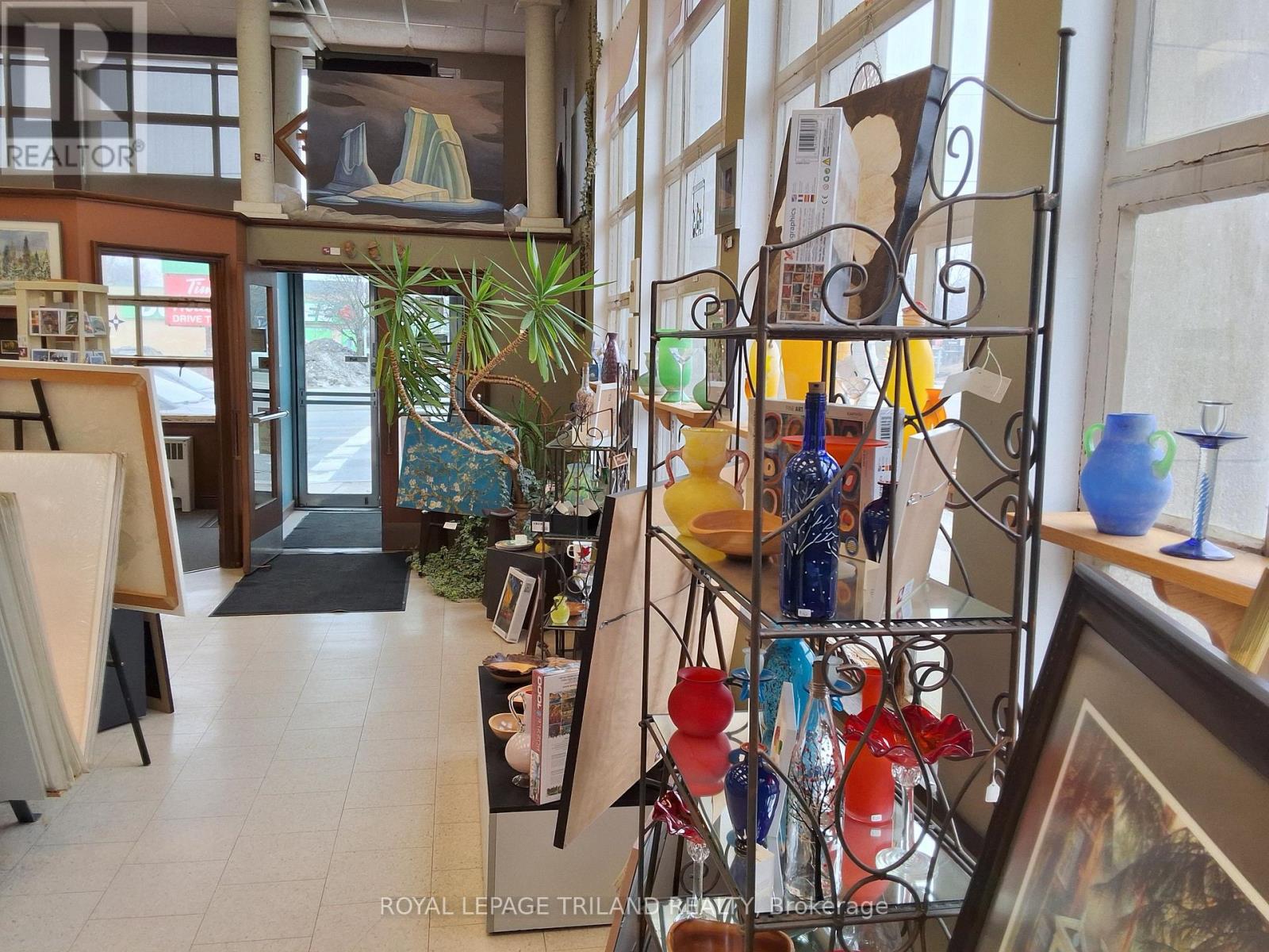 766 Adelaide Street N, London East, Ontario  N5Y 2L6 - Photo 4 - X12904956