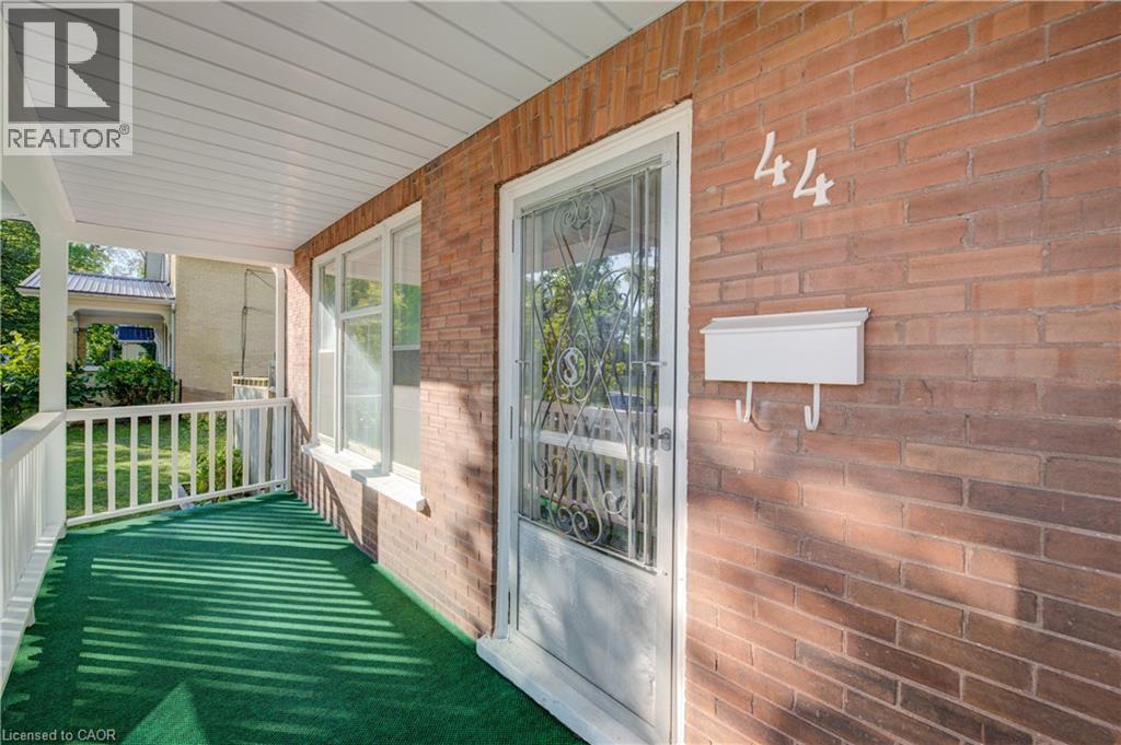 44 Walter Street, Kitchener, Ontario  N2G 1S1 - Photo 3 - 40811967