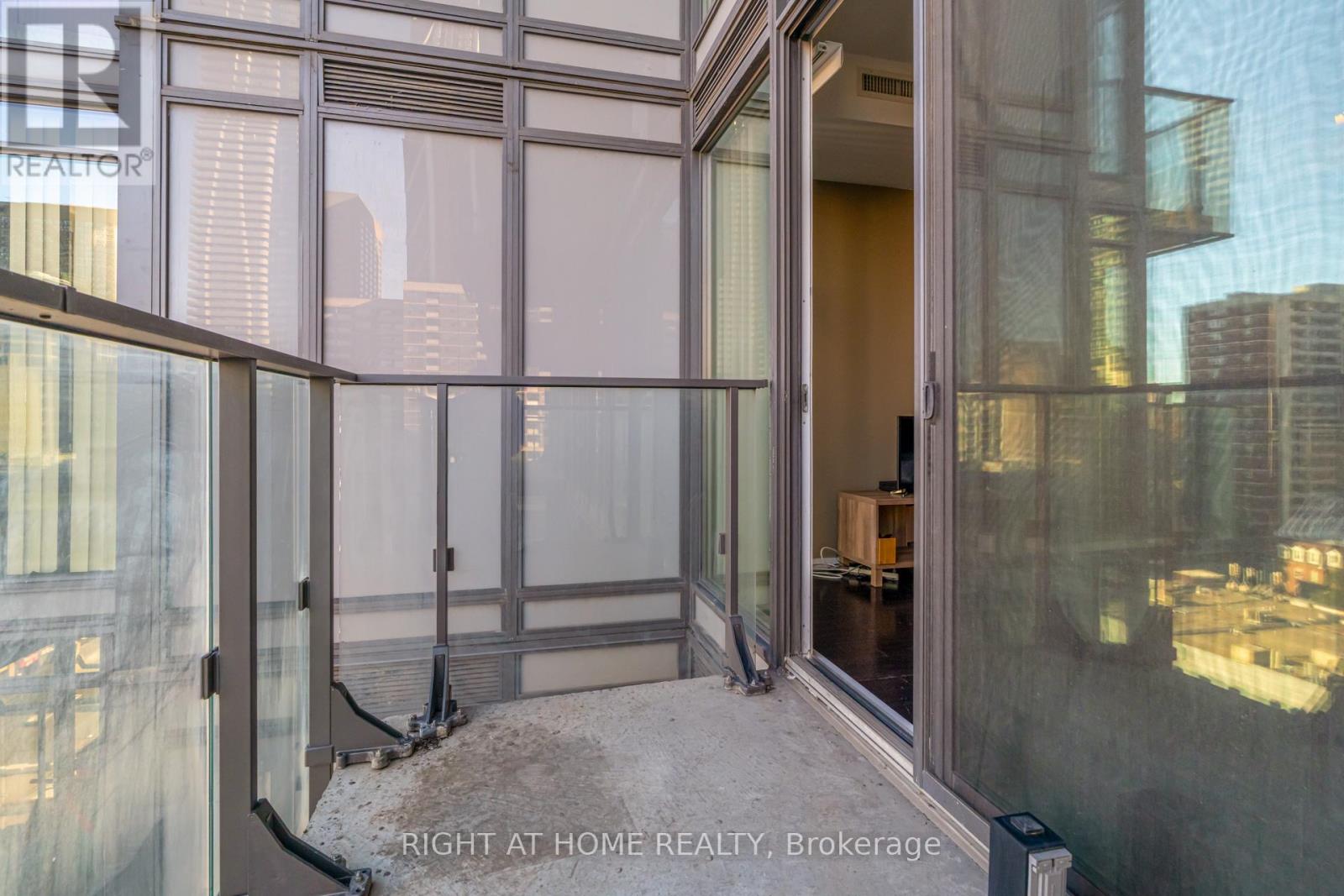 1109 - 75 St Nicholas Street, Toronto, Ontario  M4Y 0A5 - Photo 19 - C12904938