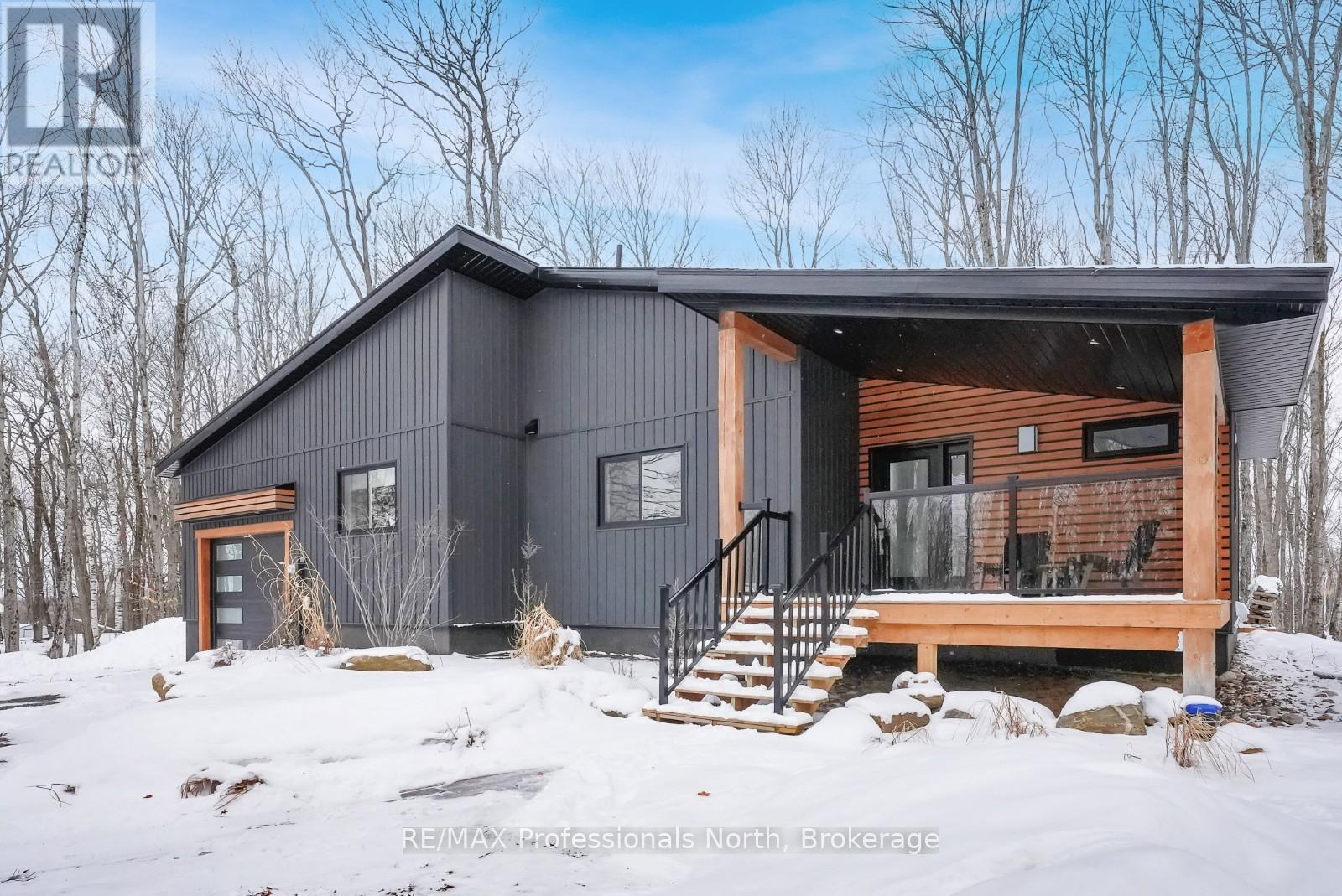 235 Sunnyside Street, Dysart Et Al, Ontario  K0M 1S0 - Photo 2 - X12904840