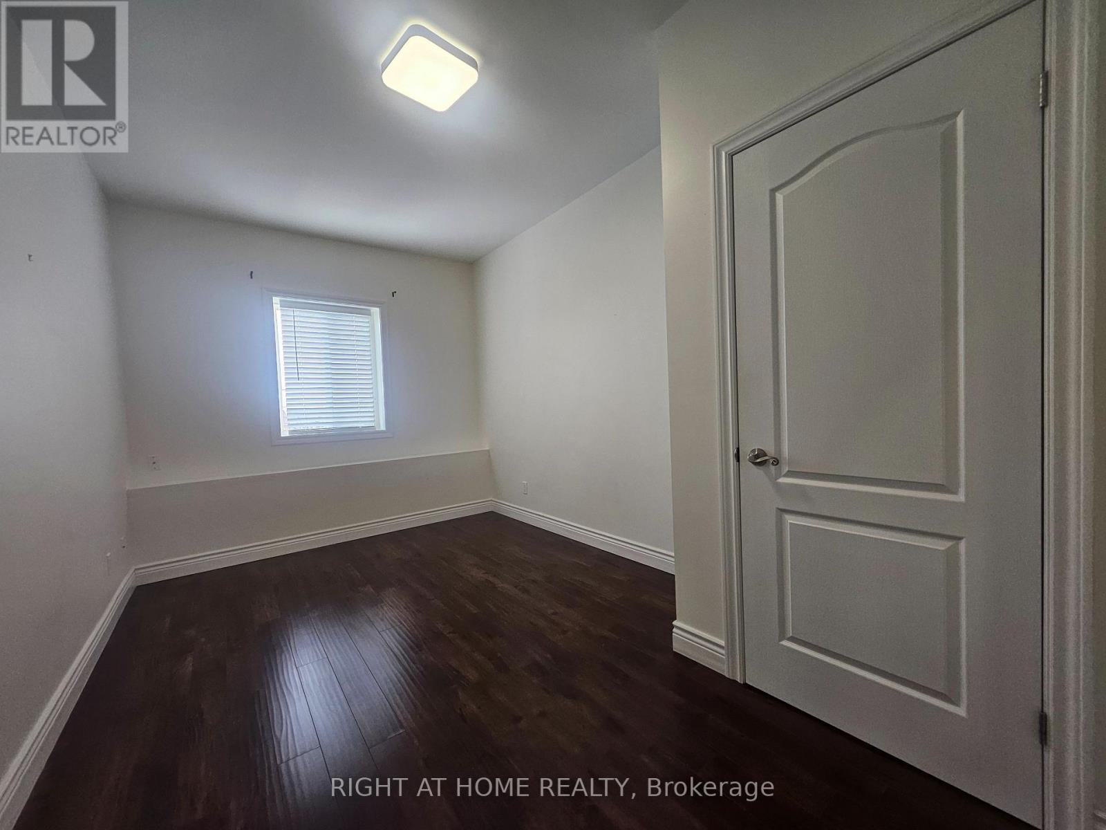 Upper #1 - 17 Barrie Street, Bradford West Gwillimbury, Ontario  L3Z 2A1 - Photo 4 - N12880862