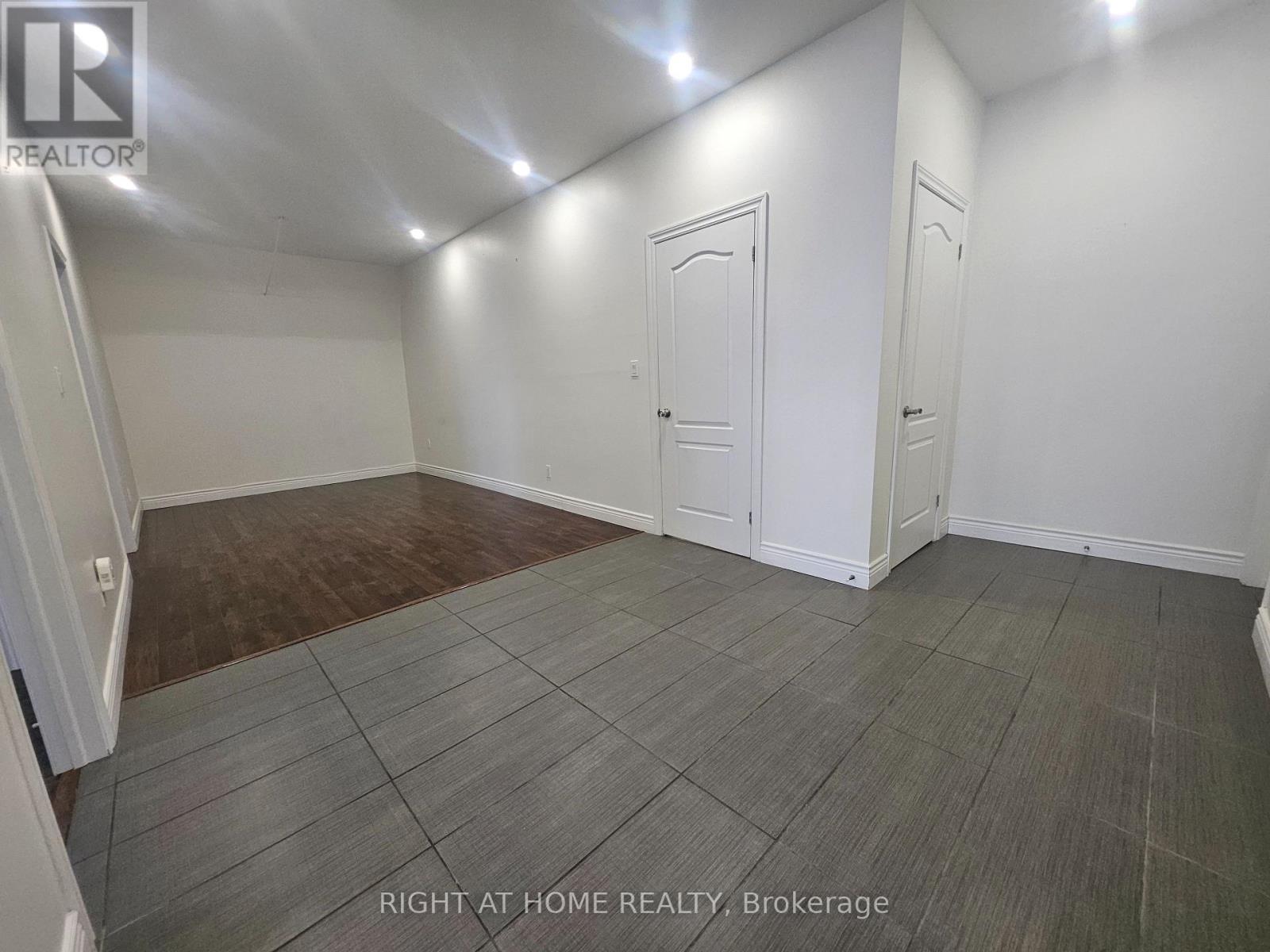 Upper #1 - 17 Barrie Street, Bradford West Gwillimbury, Ontario  L3Z 2A1 - Photo 2 - N12880862