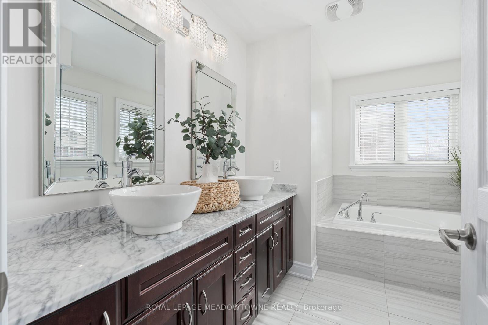 67 Hidden Lake Trail, Halton Hills, Ontario  L7G 0K6 - Photo 24 - W12903366