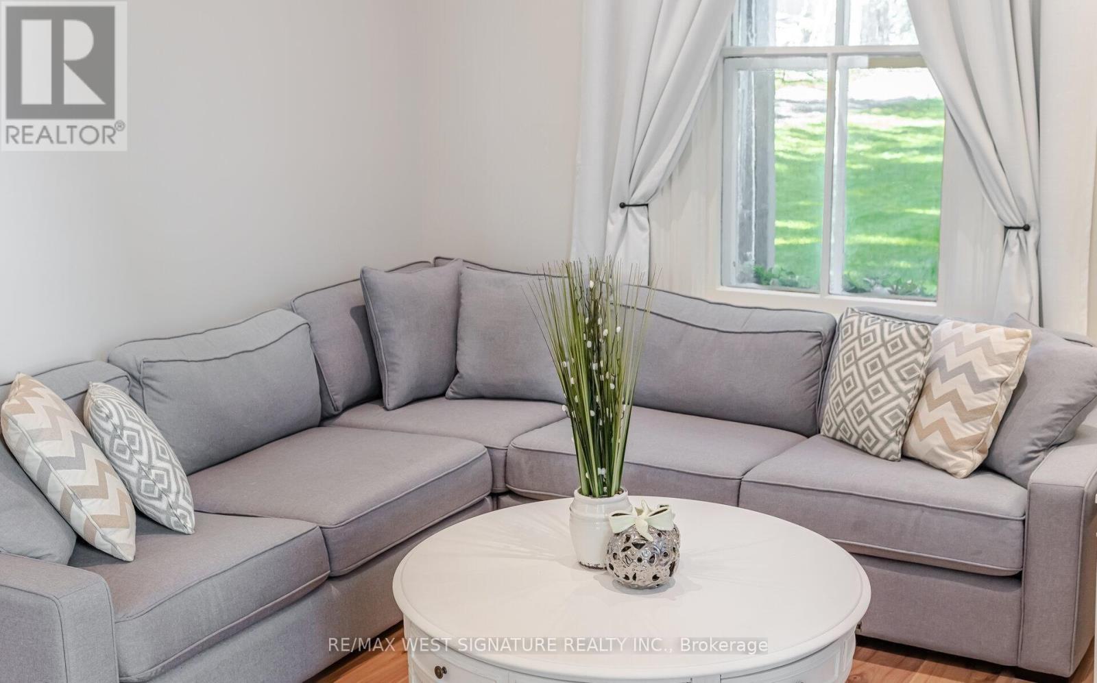 368 Main Street, King (Schomberg), Ontario  L0G 1T0 - Photo 10 - N12904940