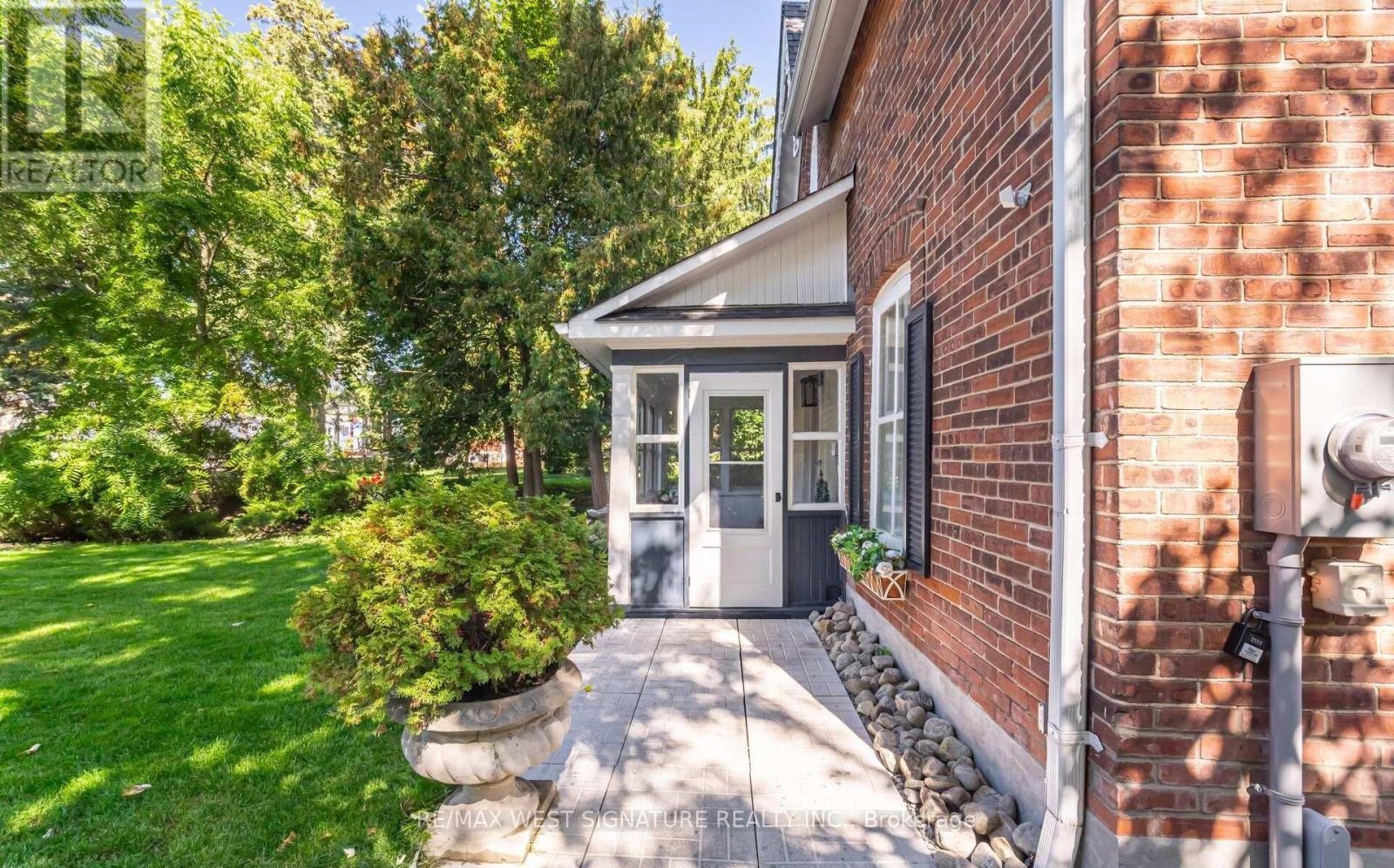 368 Main Street, King (Schomberg), Ontario  L0G 1T0 - Photo 5 - N12904940