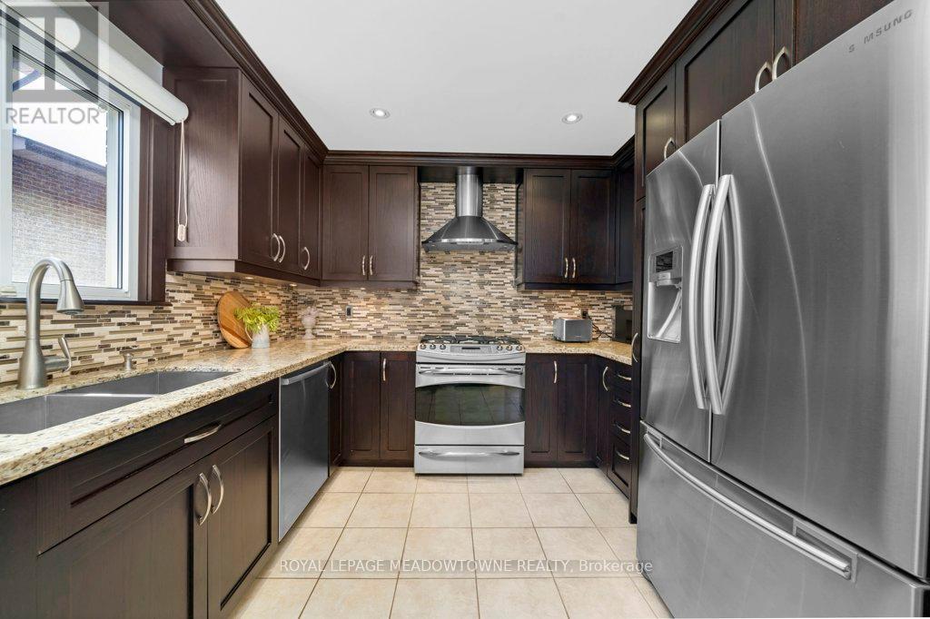 4311 Poltava Crescent, Mississauga, Ontario  L4W 3B9 - Photo 10 - W12904882