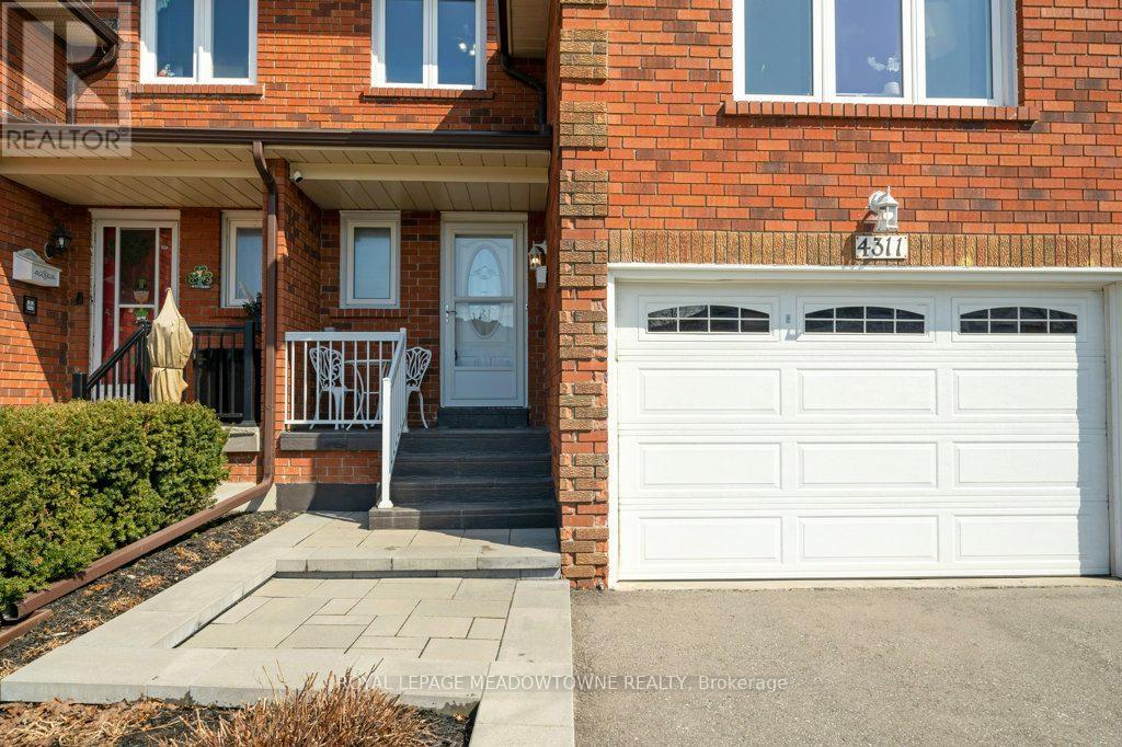 4311 Poltava Crescent, Mississauga, Ontario  L4W 3B9 - Photo 2 - W12904882