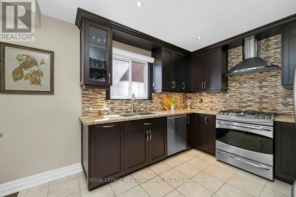 4311 Poltava Crescent, Mississauga, Ontario  L4W 3B9 - Photo 9 - W12904882