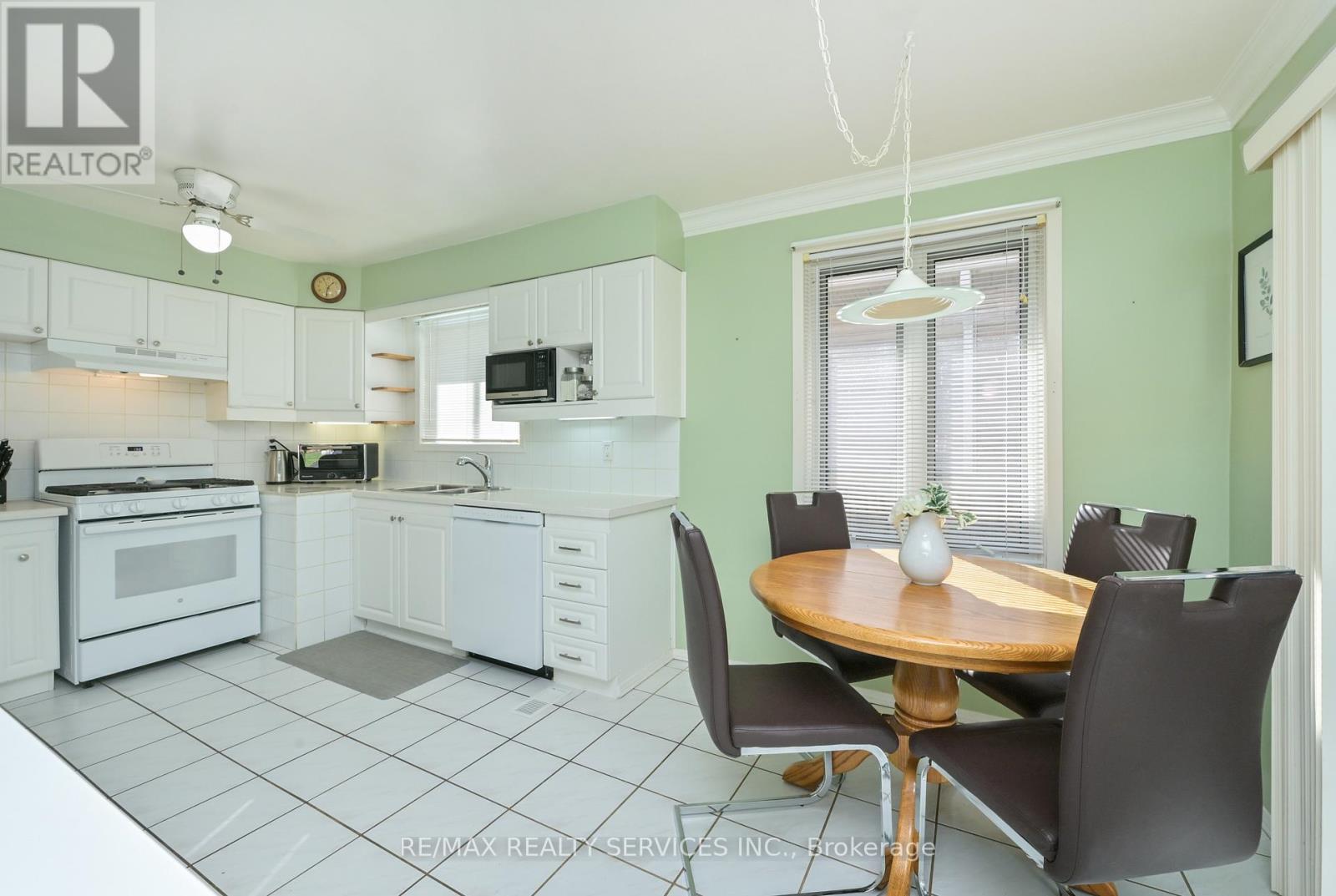 31 Brisco Street, Brampton, Ontario  L6V 1X1 - Photo 10 - W12904904