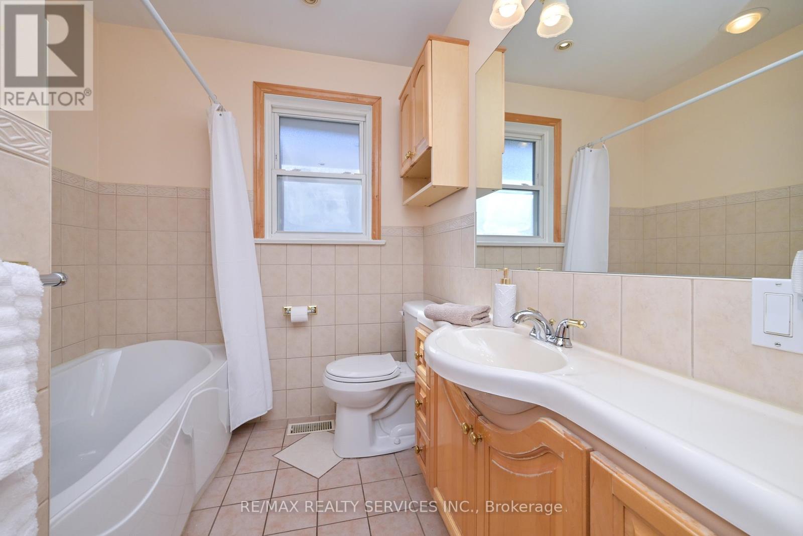 31 Brisco Street, Brampton, Ontario  L6V 1X1 - Photo 16 - W12904904