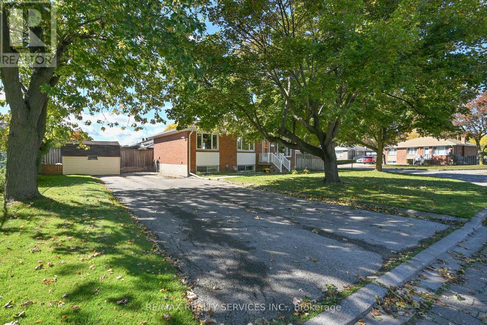 31 Brisco Street, Brampton, Ontario  L6V 1X1 - Photo 2 - W12904904
