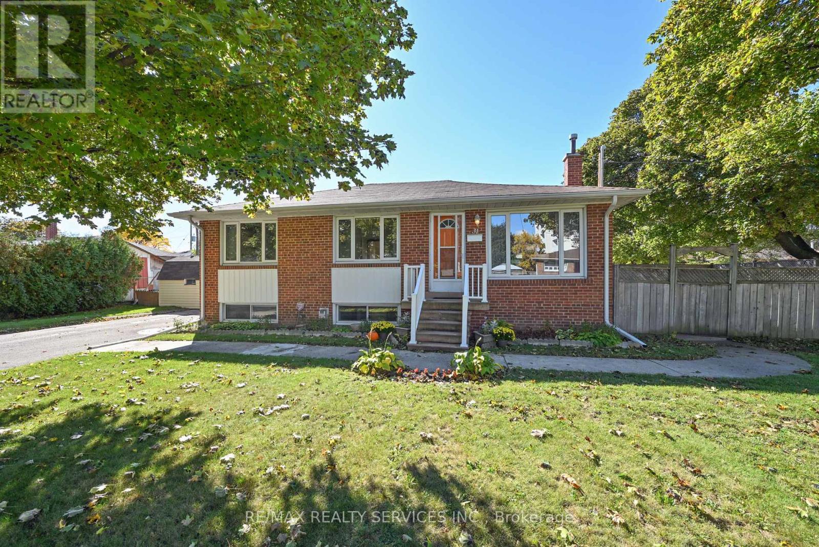 31 Brisco Street, Brampton, Ontario  L6V 1X1 - Photo 3 - W12904904