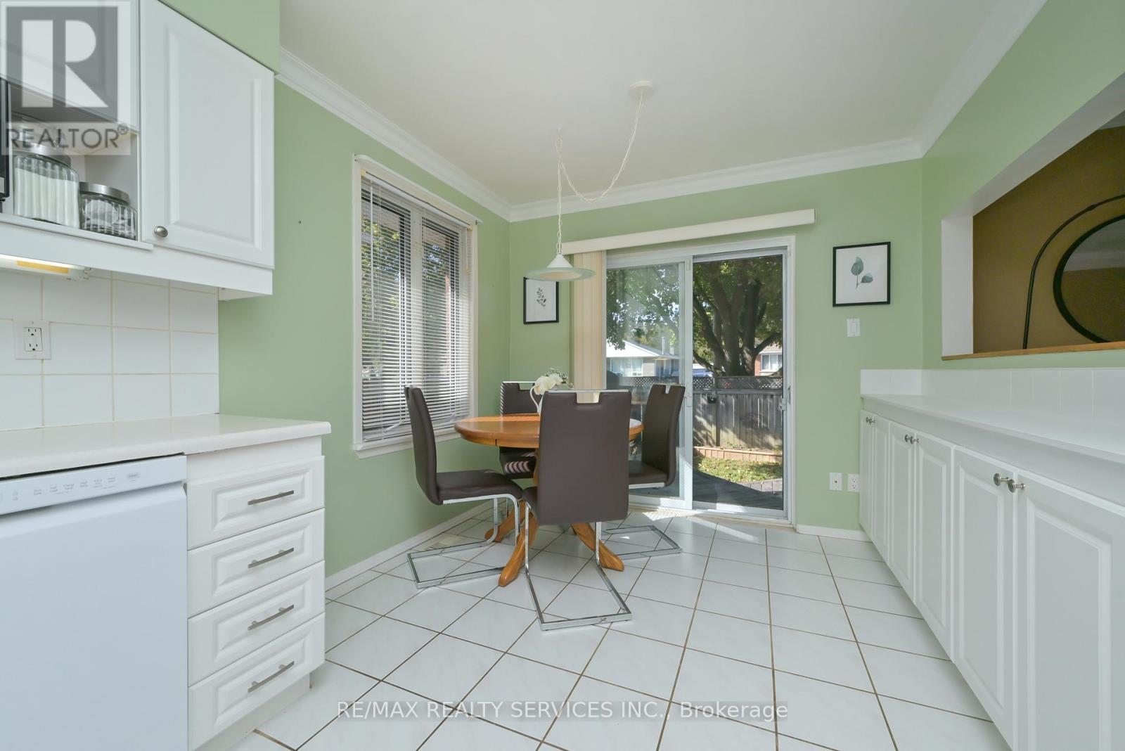 31 Brisco Street, Brampton, Ontario  L6V 1X1 - Photo 7 - W12904904