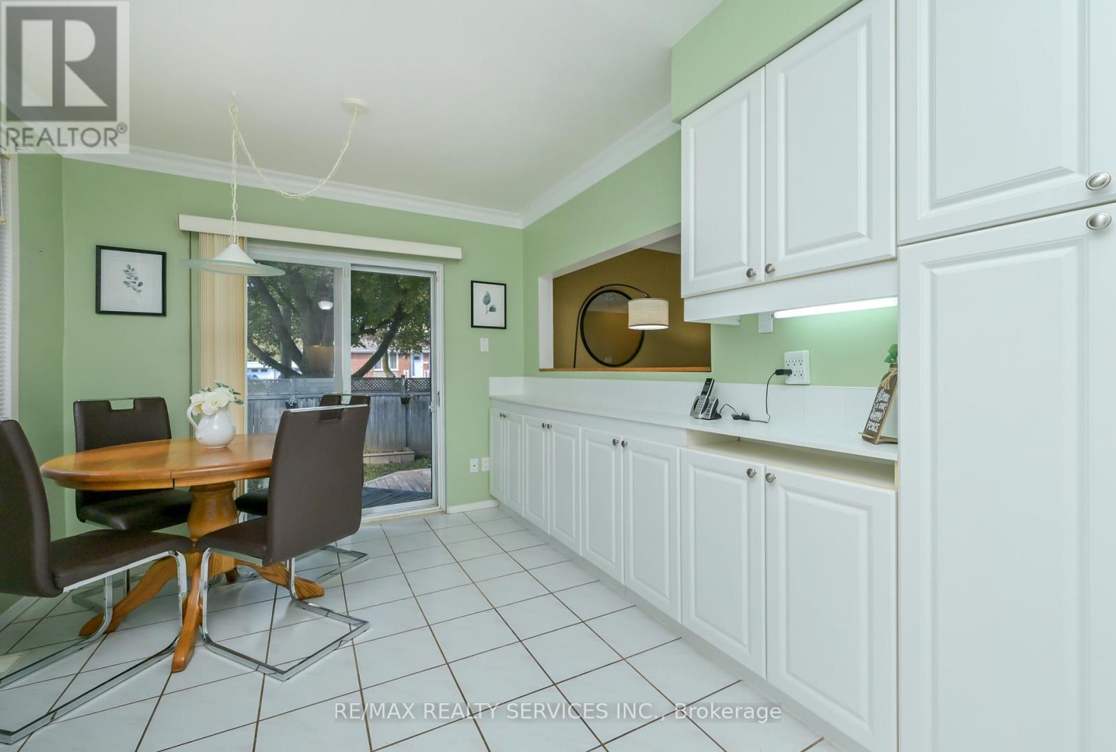 31 Brisco Street, Brampton, Ontario  L6V 1X1 - Photo 8 - W12904904