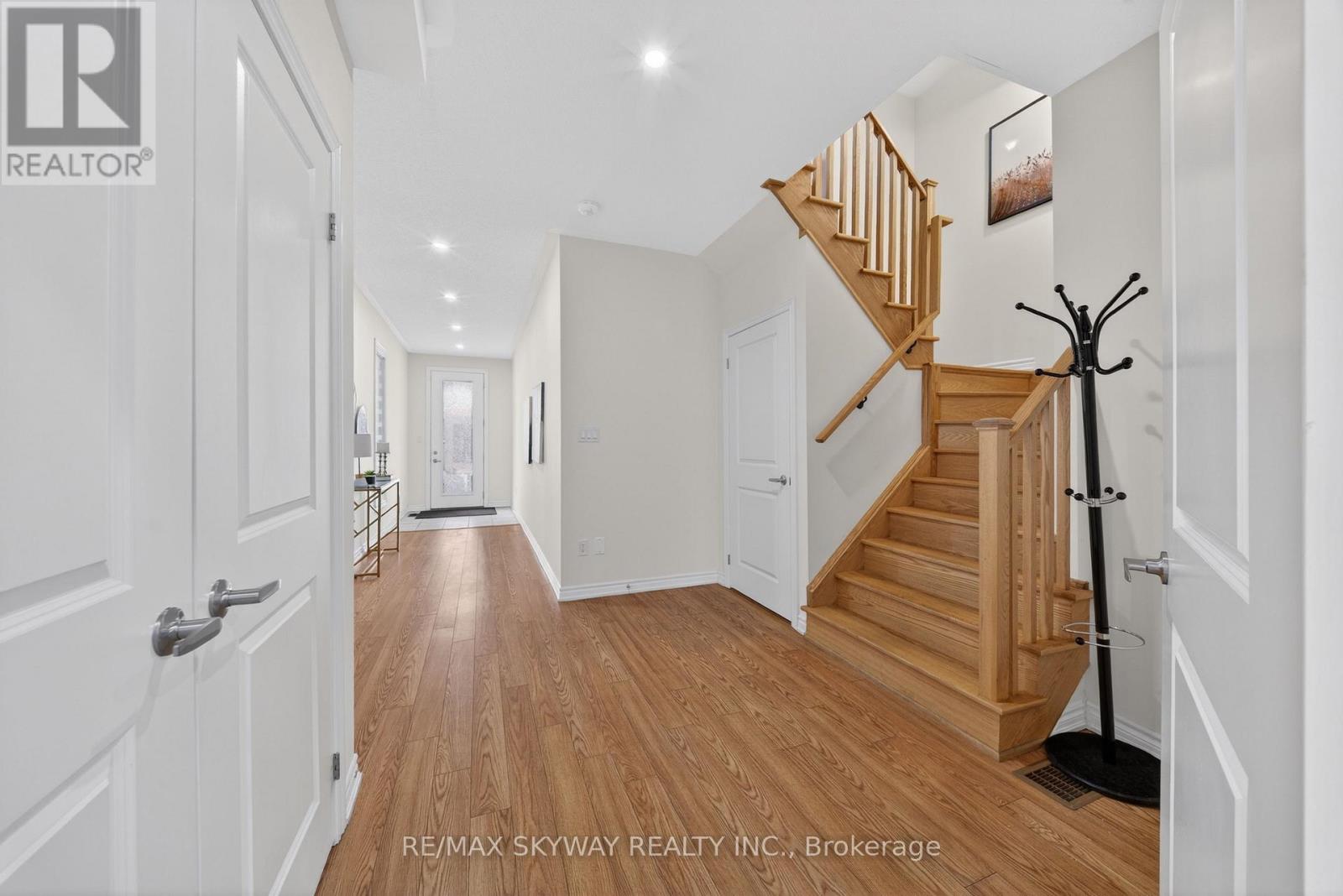 20 Ravenbury Street N, Brampton, Ontario L6P 4P5 - Photo 10 - W12904914