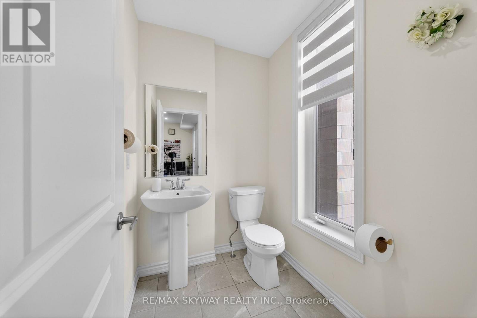 20 Ravenbury Street N, Brampton, Ontario L6P 4P5 - Photo 13 - W12904914