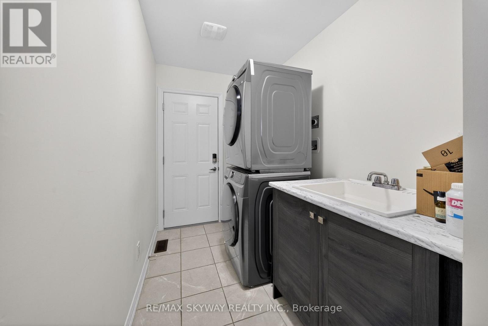 20 Ravenbury Street N, Brampton, Ontario L6P 4P5 - Photo 14 - W12904914