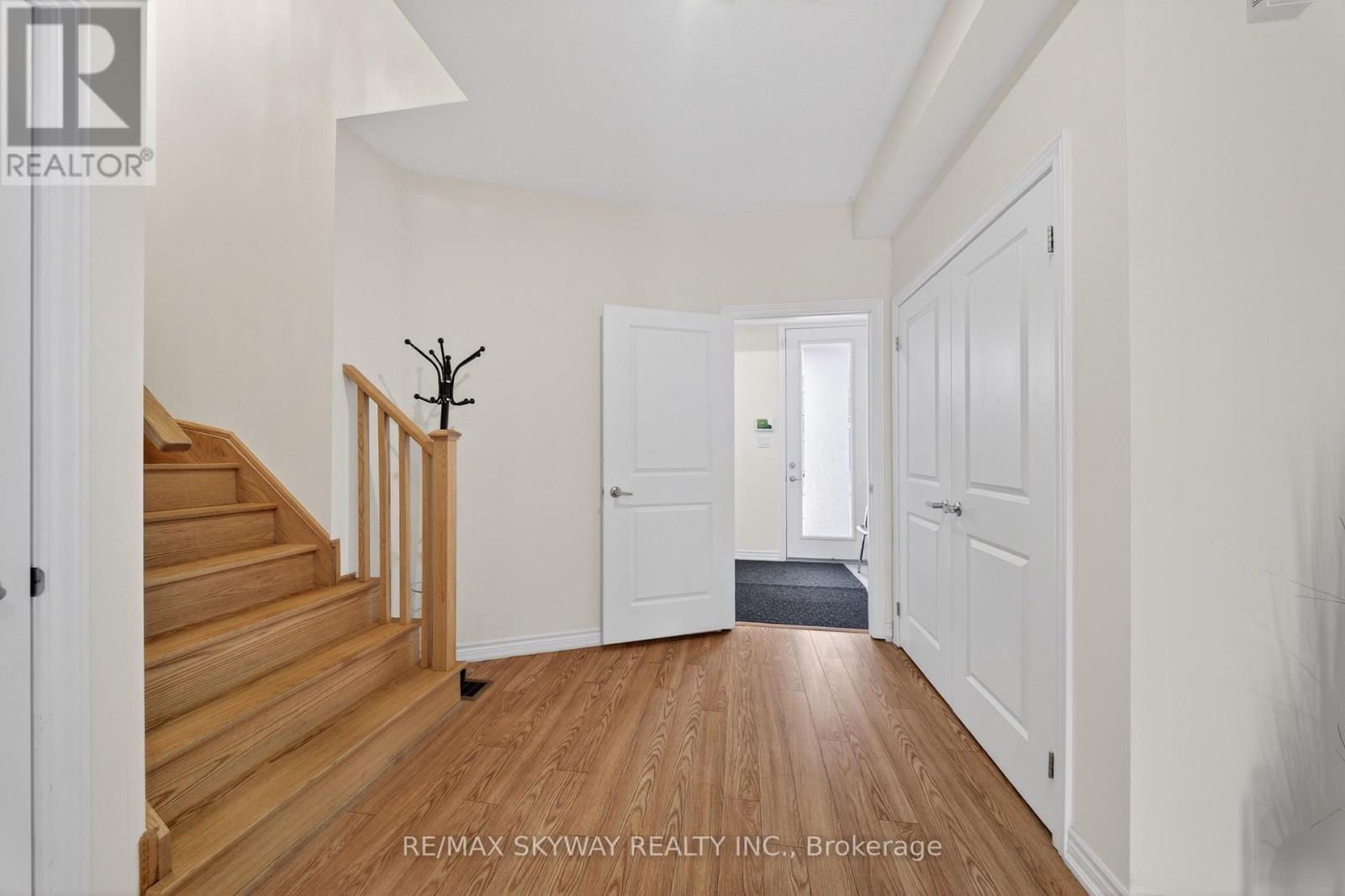 20 Ravenbury Street N, Brampton, Ontario L6P 4P5 - Photo 9 - W12904914