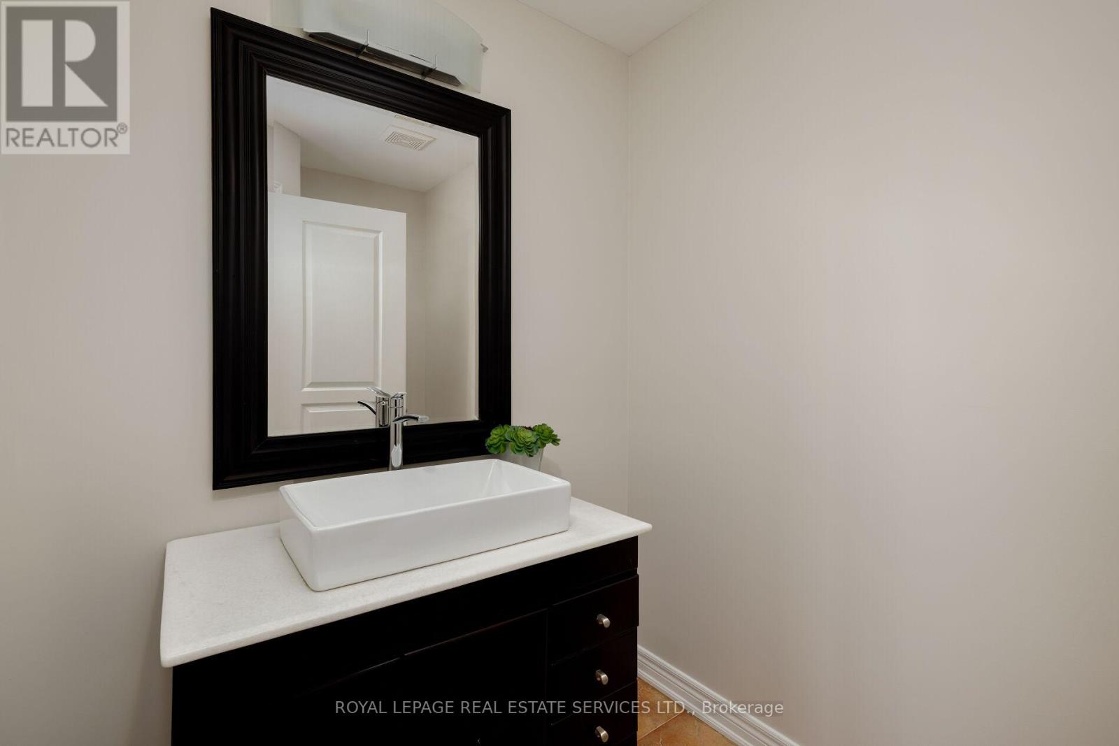 2313 Coronation Drive, Oakville, Ontario  L6H 7N1 - Photo 19 - W12904948