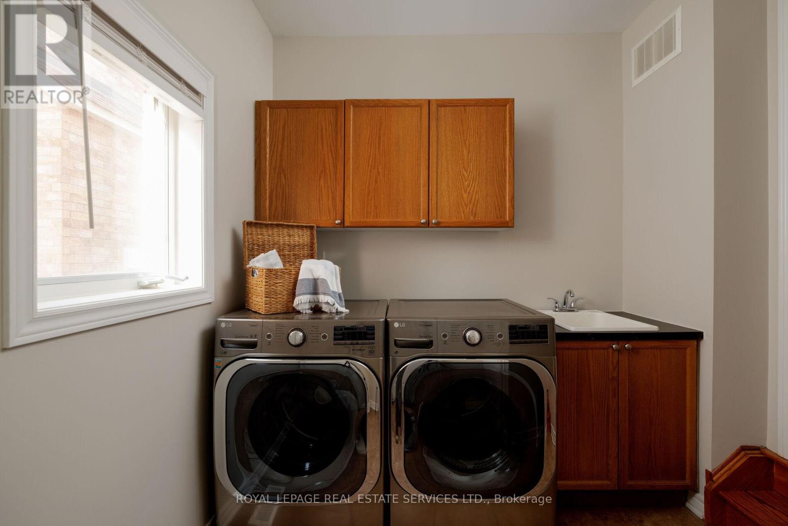 2313 Coronation Drive, Oakville, Ontario  L6H 7N1 - Photo 20 - W12904948