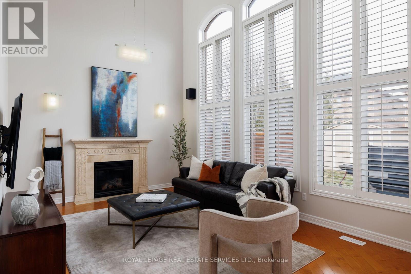 2313 Coronation Drive, Oakville, Ontario  L6H 7N1 - Photo 4 - W12904948