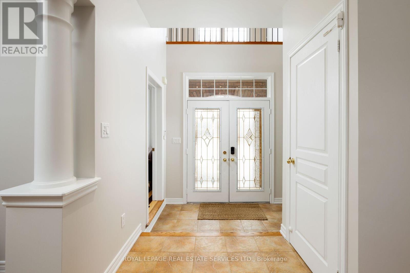 2313 Coronation Drive, Oakville, Ontario  L6H 7N1 - Photo 5 - W12904948