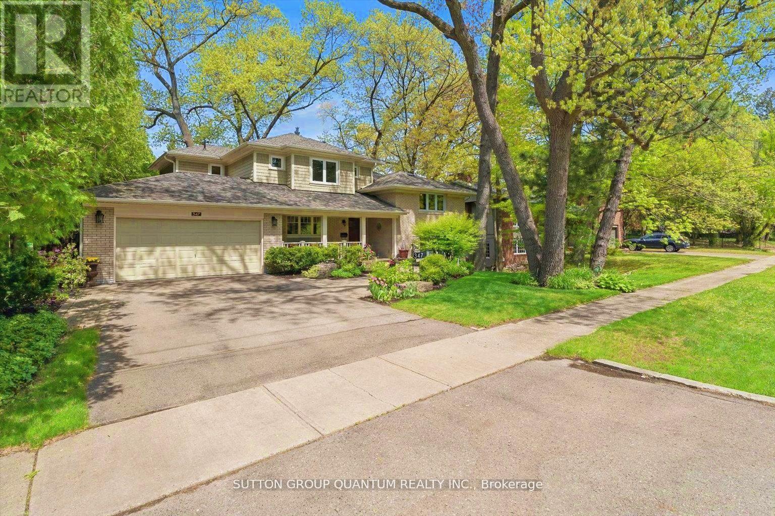 347 Pinetree Way, Mississauga, Ontario  L5G 2R4 - Photo 3 - W12904978