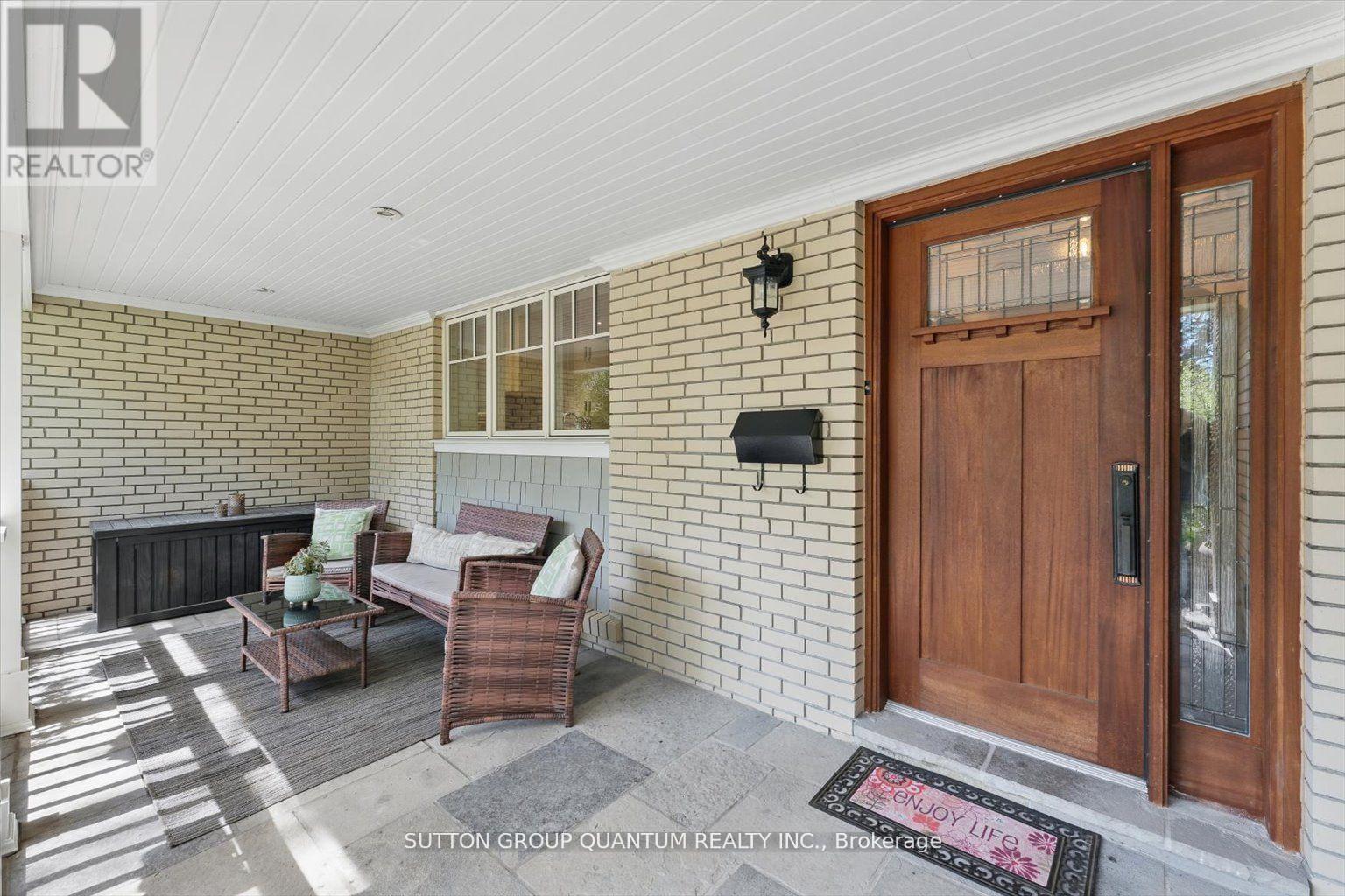 347 Pinetree Way, Mississauga, Ontario  L5G 2R4 - Photo 4 - W12904978