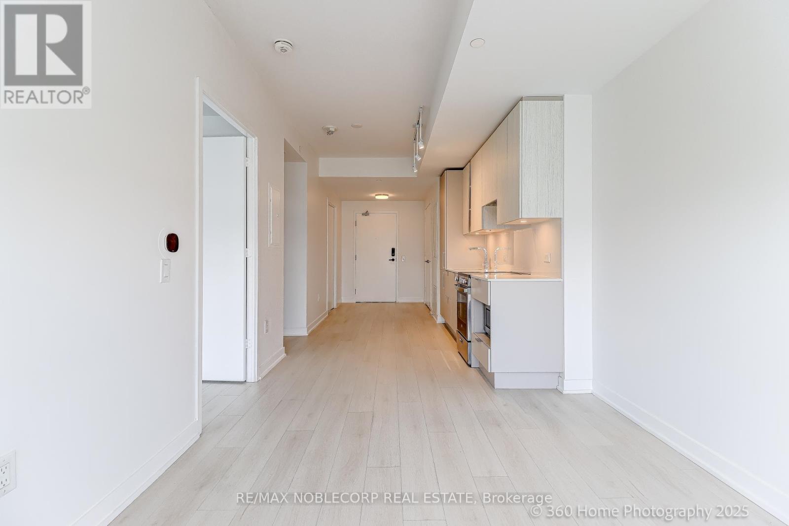 2912 - 3900 Confederation Parkway, Mississauga, Ontario  L5B 0M3 - Photo 5 - W12904984