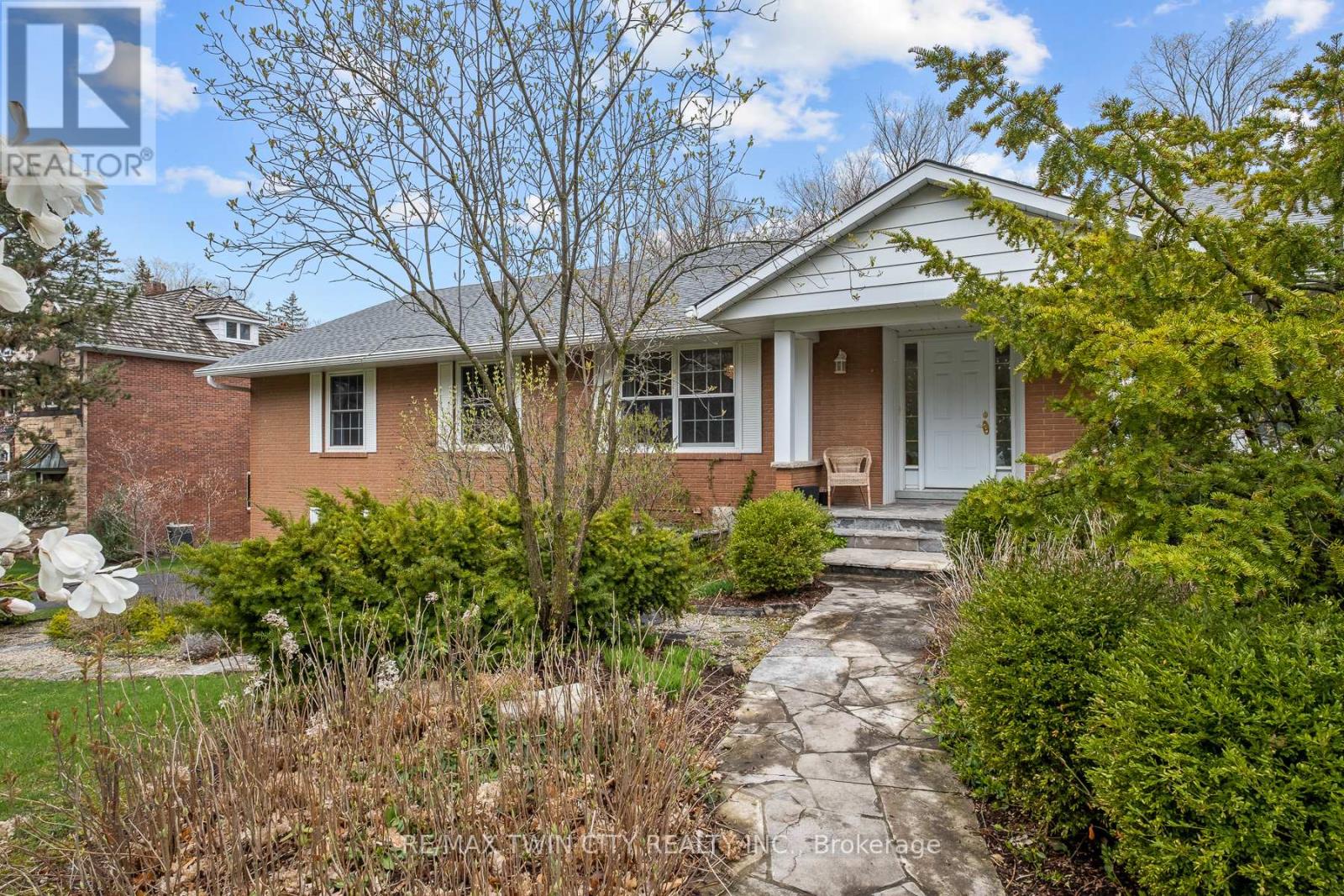 36 Maple Hill Drive, Kitchener, Ontario  N2M 2R8 - Photo 4 - X12904876