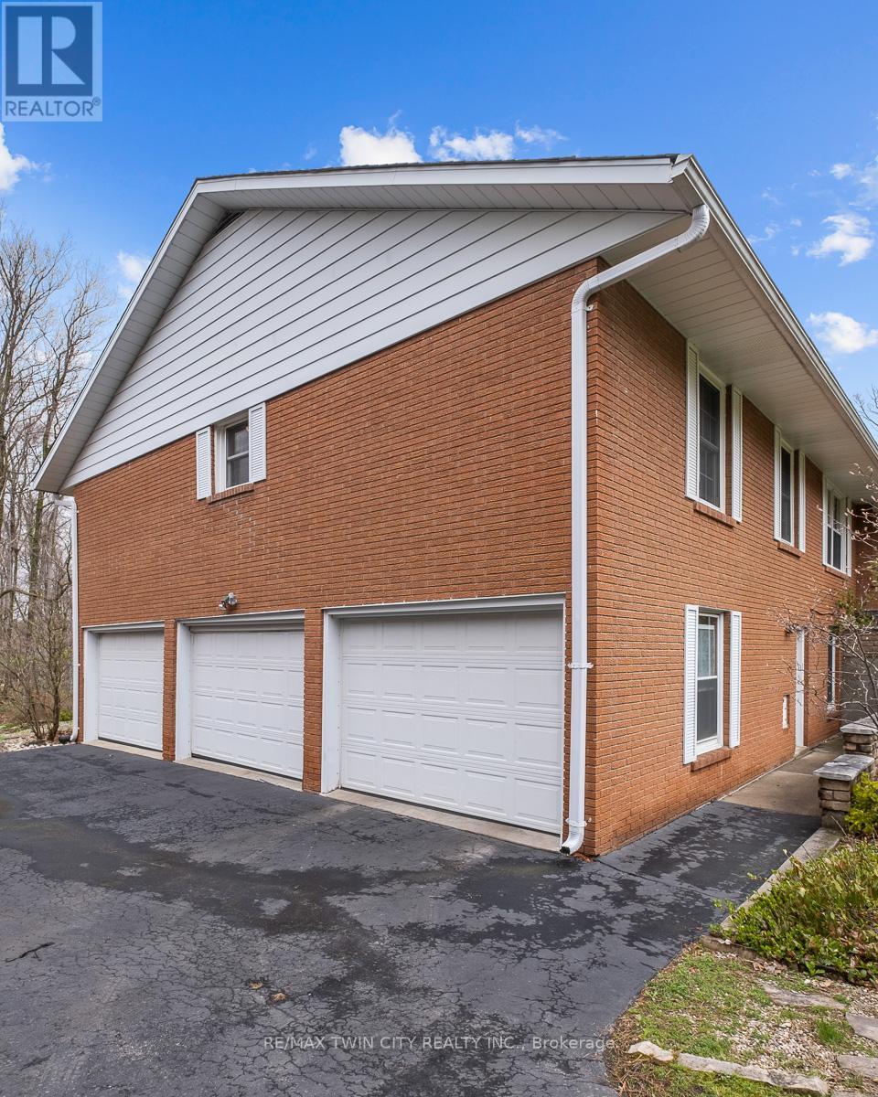36 Maple Hill Drive, Kitchener, Ontario  N2M 2R8 - Photo 5 - X12904876