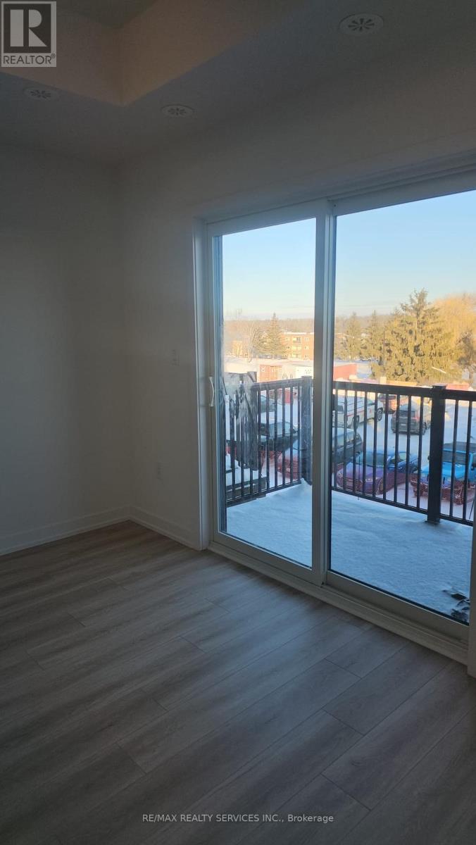 R6 - 25 Palace Street, Kitchener, Ontario  N2E 0J3 - Photo 2 - X12904934