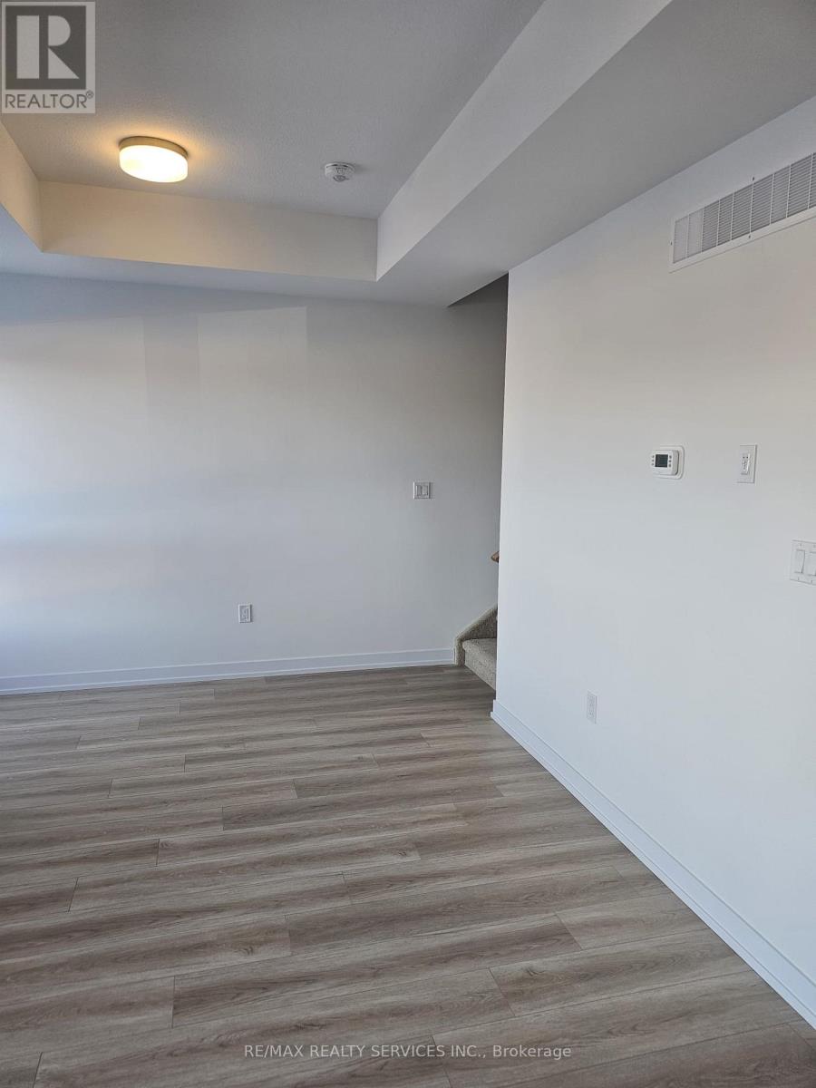 R6 - 25 Palace Street, Kitchener, Ontario  N2E 0J3 - Photo 5 - X12904934