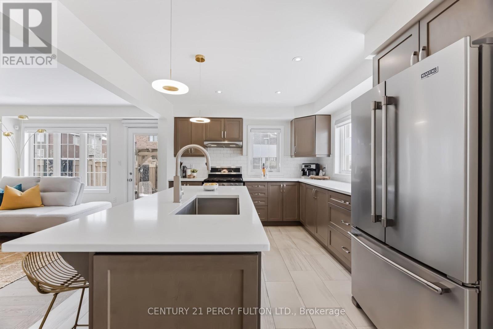 1082 Belcourt Street, Pickering, Ontario  L1X 0G2 - Photo 10 - E12901052