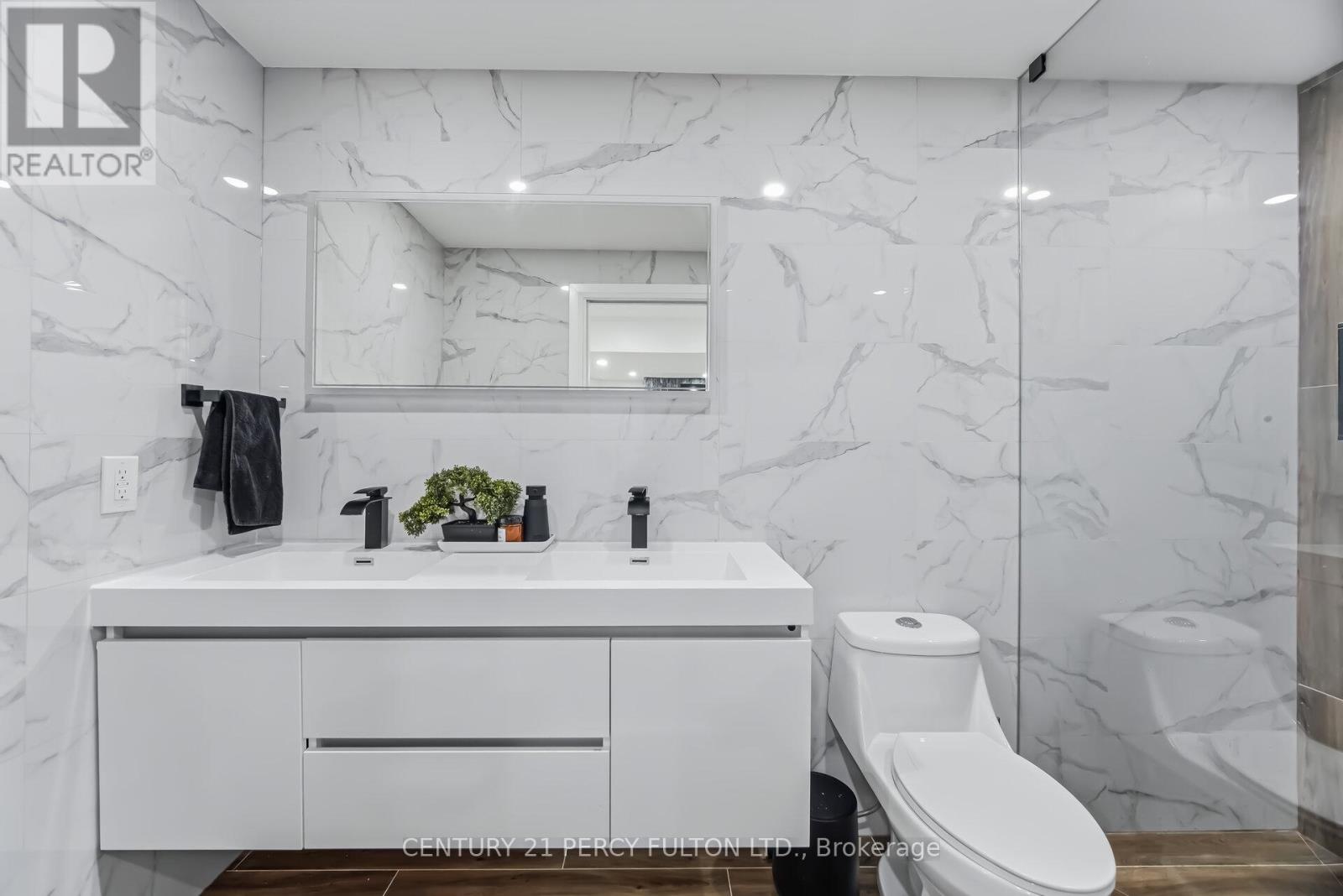 1082 Belcourt Street, Pickering, Ontario  L1X 0G2 - Photo 37 - E12901052